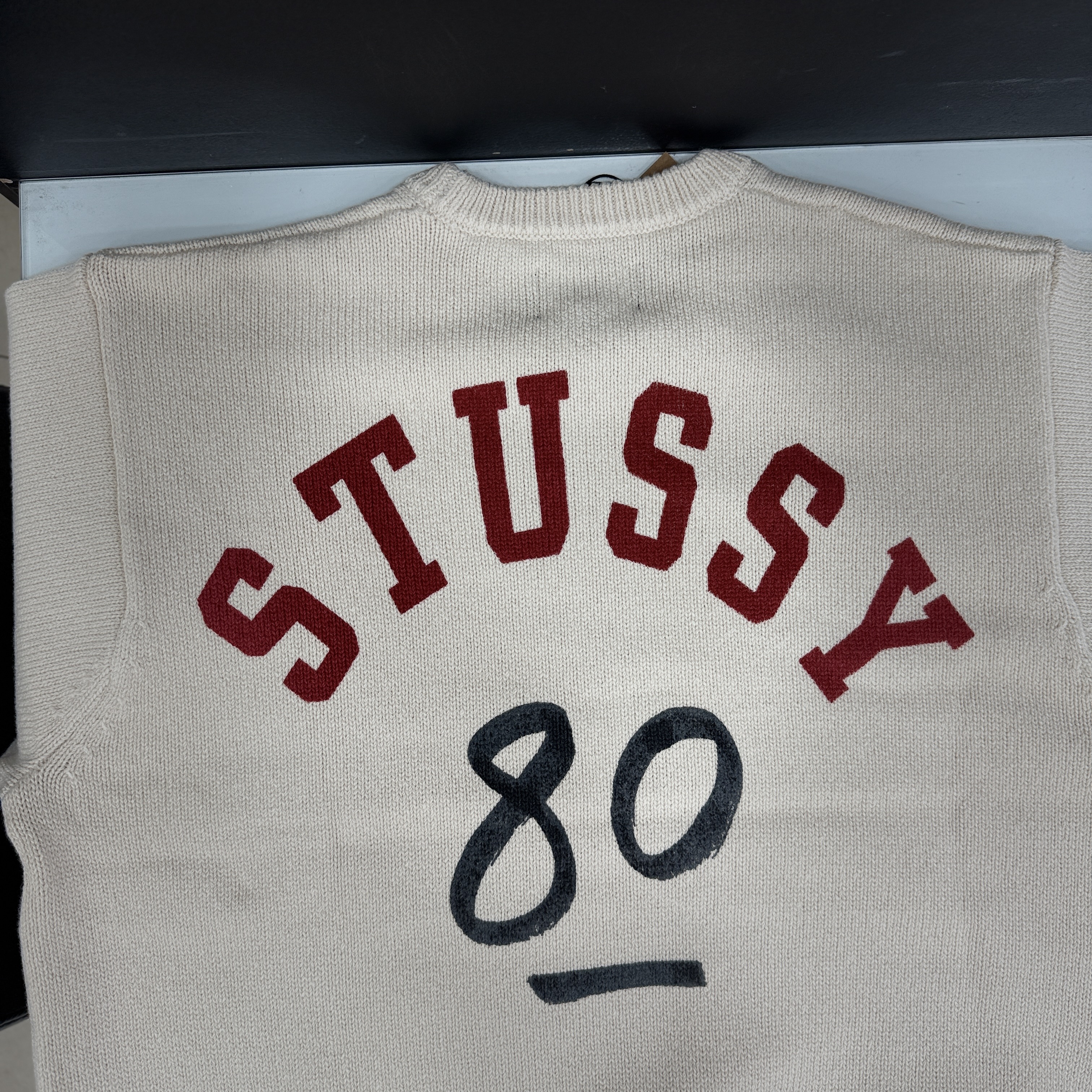 Stussy Handwritten Sweater Natural 착용 스타일 - 1