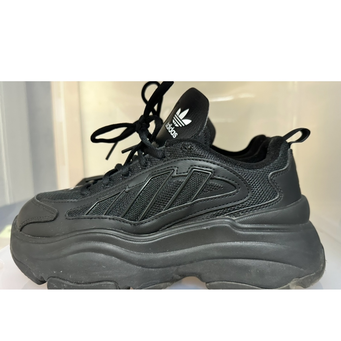(W) Adidas Ozgaia Core Black 착용 스타일