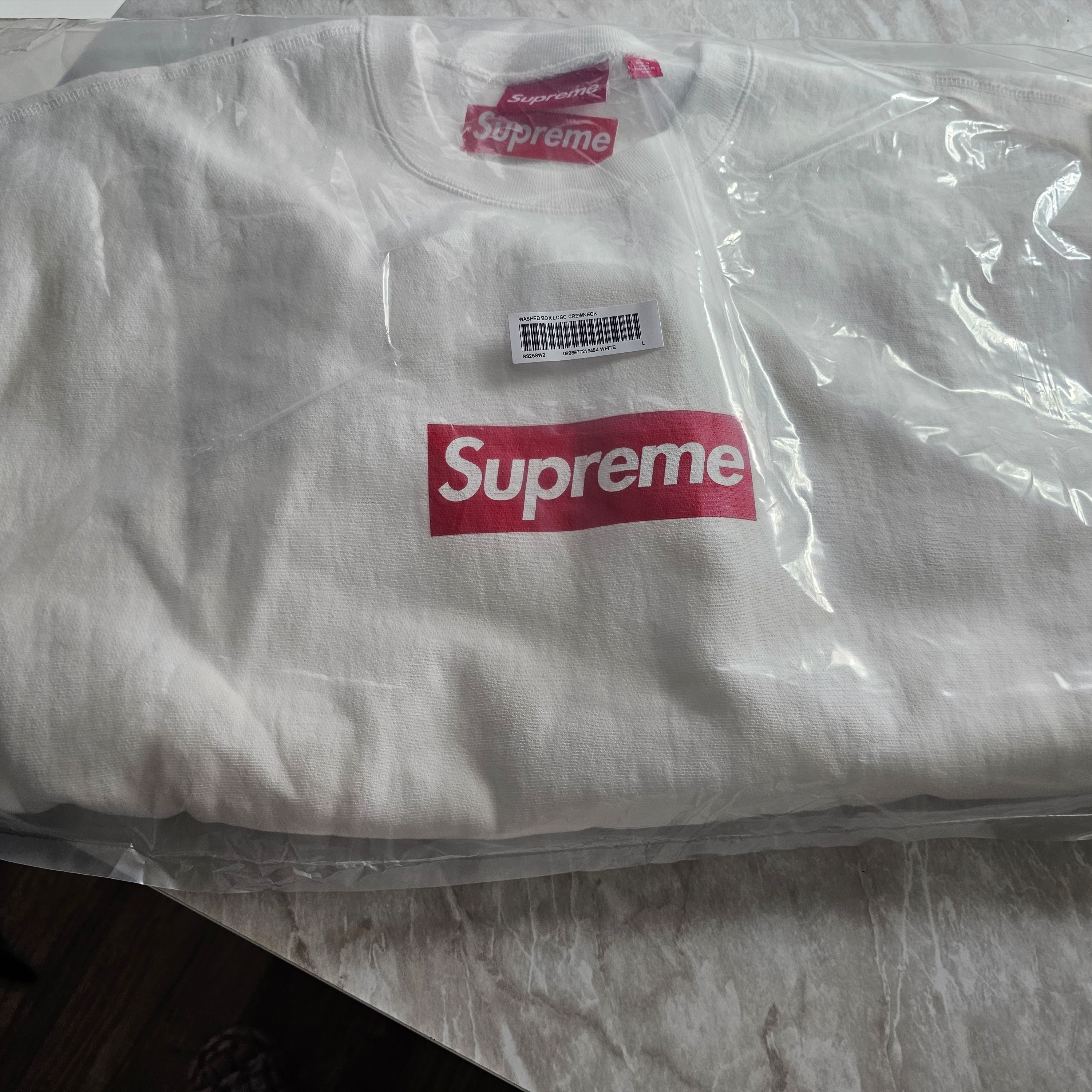 Supreme Washed Box Logo Crewneck White - 25SS 착용 스타일