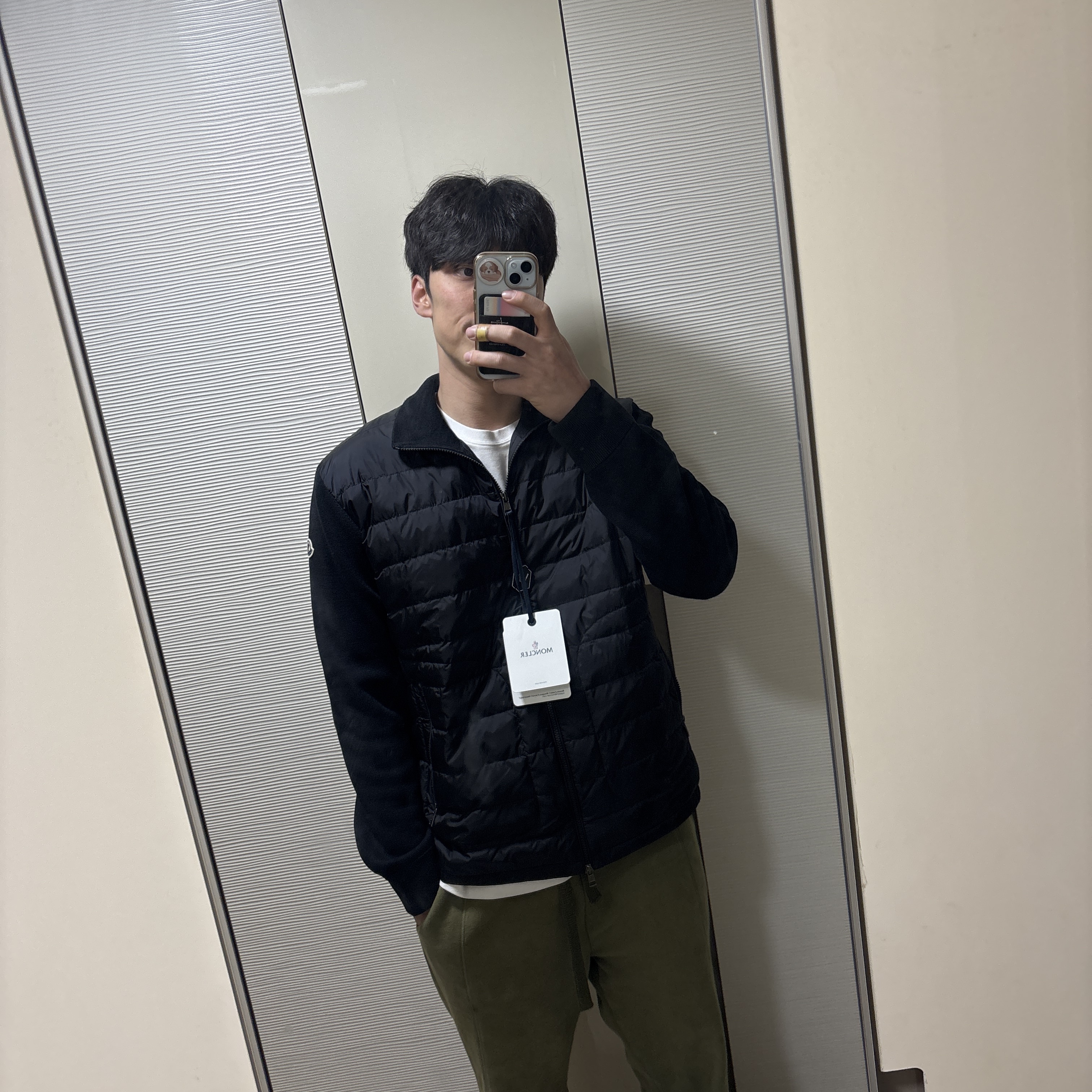 몽클레르 패딩 울 가디건 블랙 - 24FW 착용 스타일 - 1