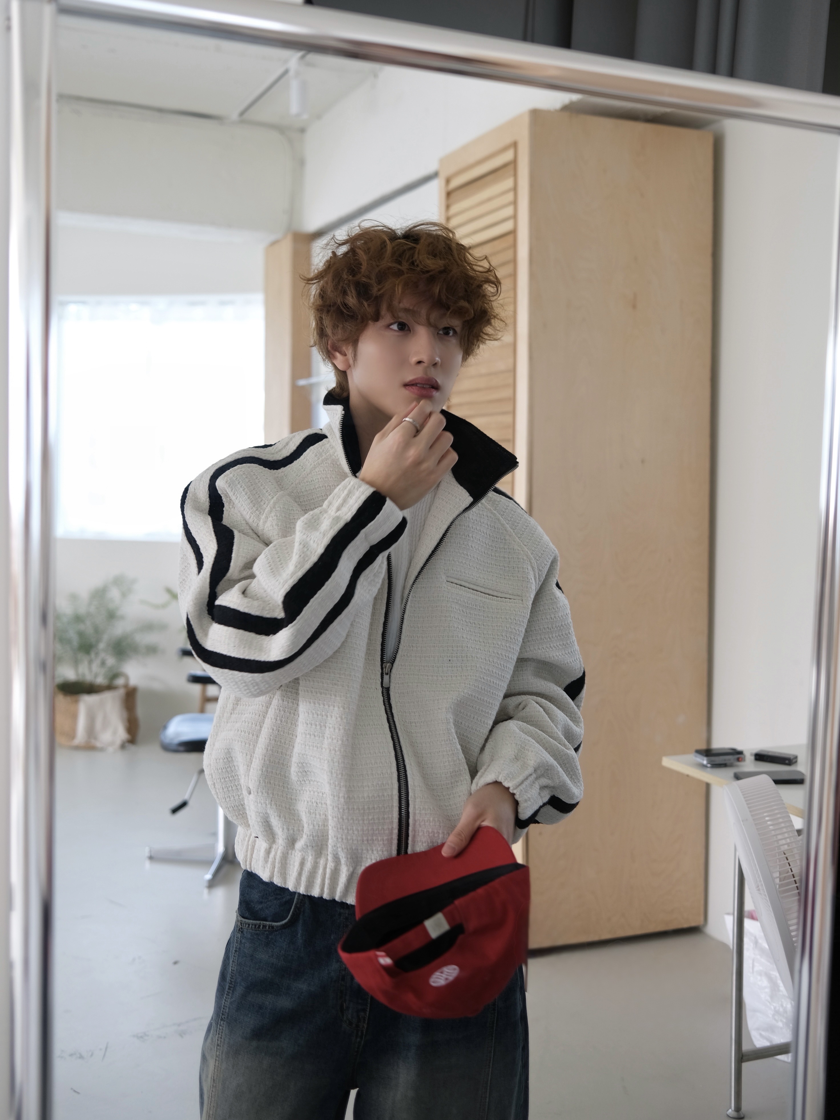 Maison Mihara Yasuhiro Blakey OG Sole Canvas Low-top Sneakers Black White 착용 스타일 - 1