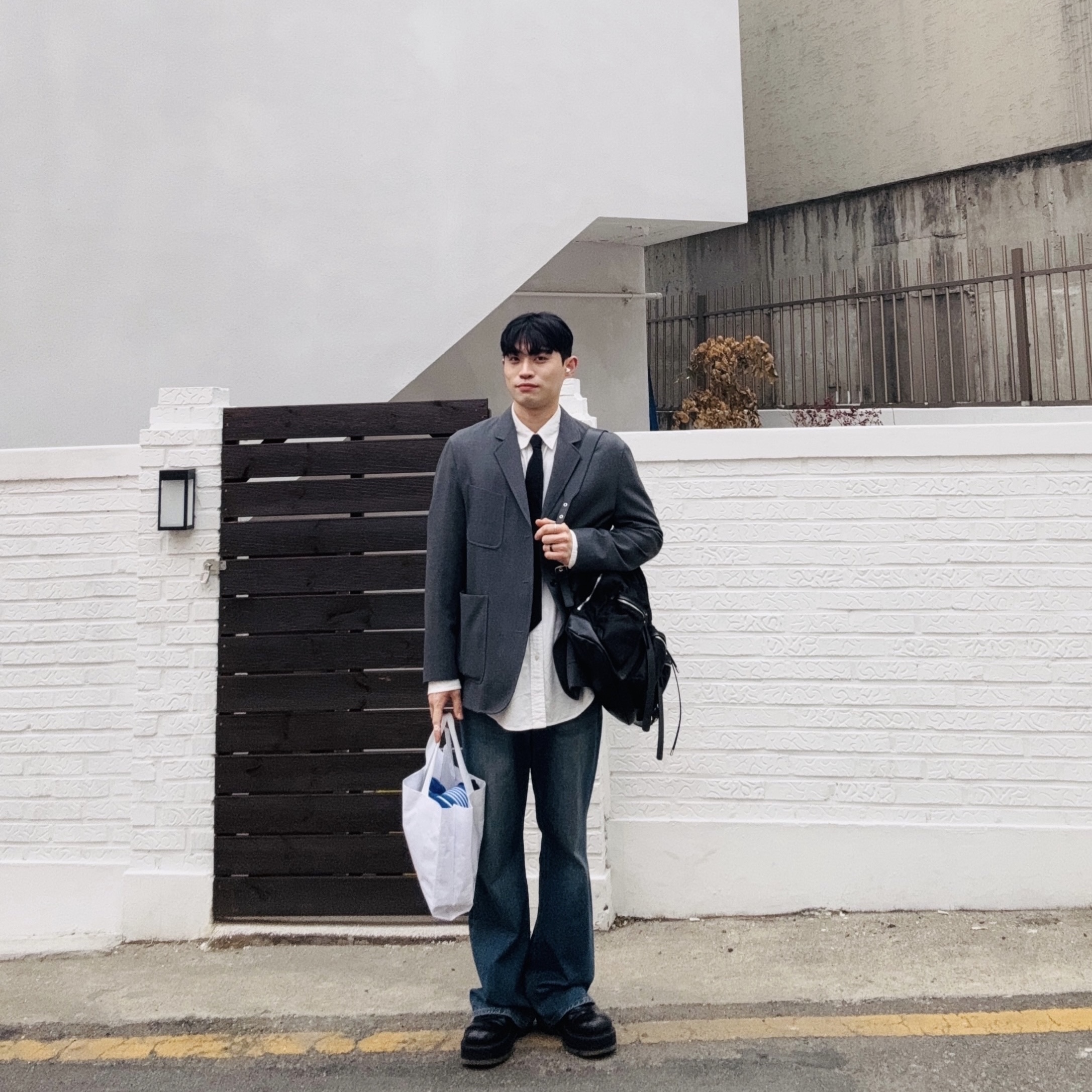 Pottery Wool Sports Jacket British Hard Wool Gabardine Cloth Mid Gray, [30% 적립] Polo Ralph Lauren Classic Fit Garment Dyed Oxford Shirt White 착용 스타일 - 1