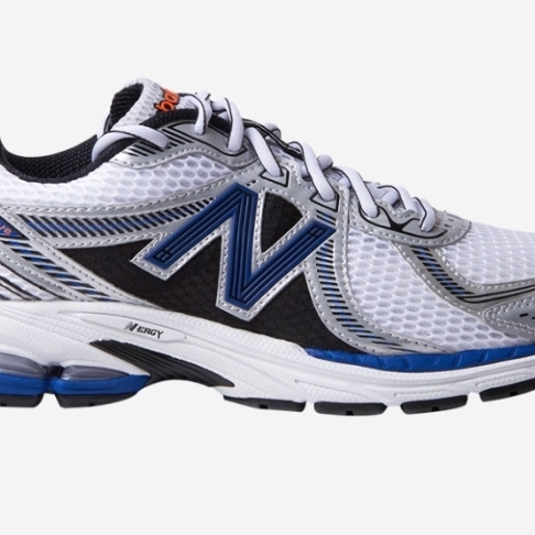 New Balance 860v2 Metallic Silver 착용 스타일