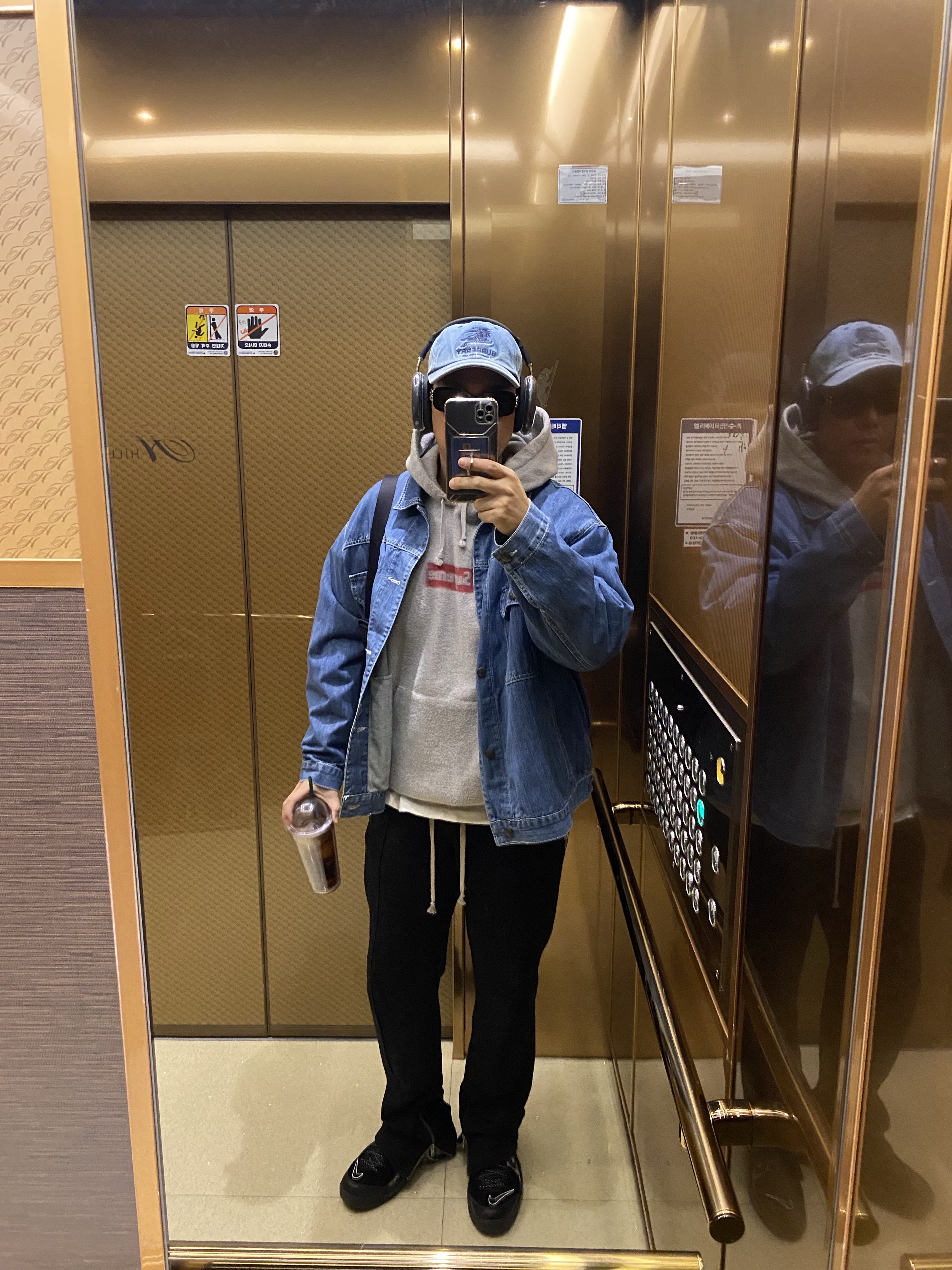 Apple AirPods Max USB C Midnight (Korean Ver.), Supreme x Burberry Denim 6-Panel Washed Blue - 22SS 착용 스타일