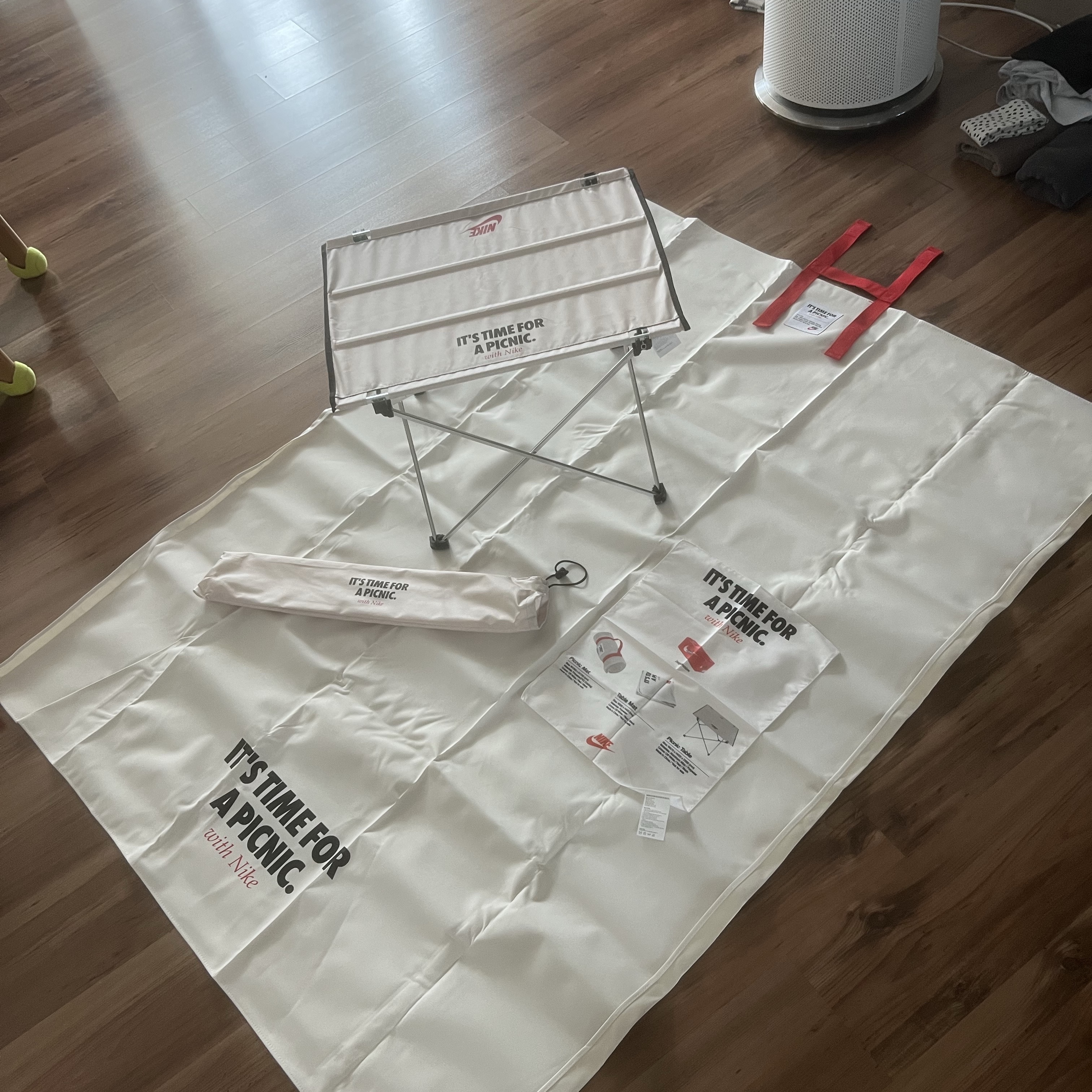 Nike Members Days Daily Check-In Gift Set Picnic Mat & Picnic Table & Table Mat (6700 Limited) 착용 스타일 - 1