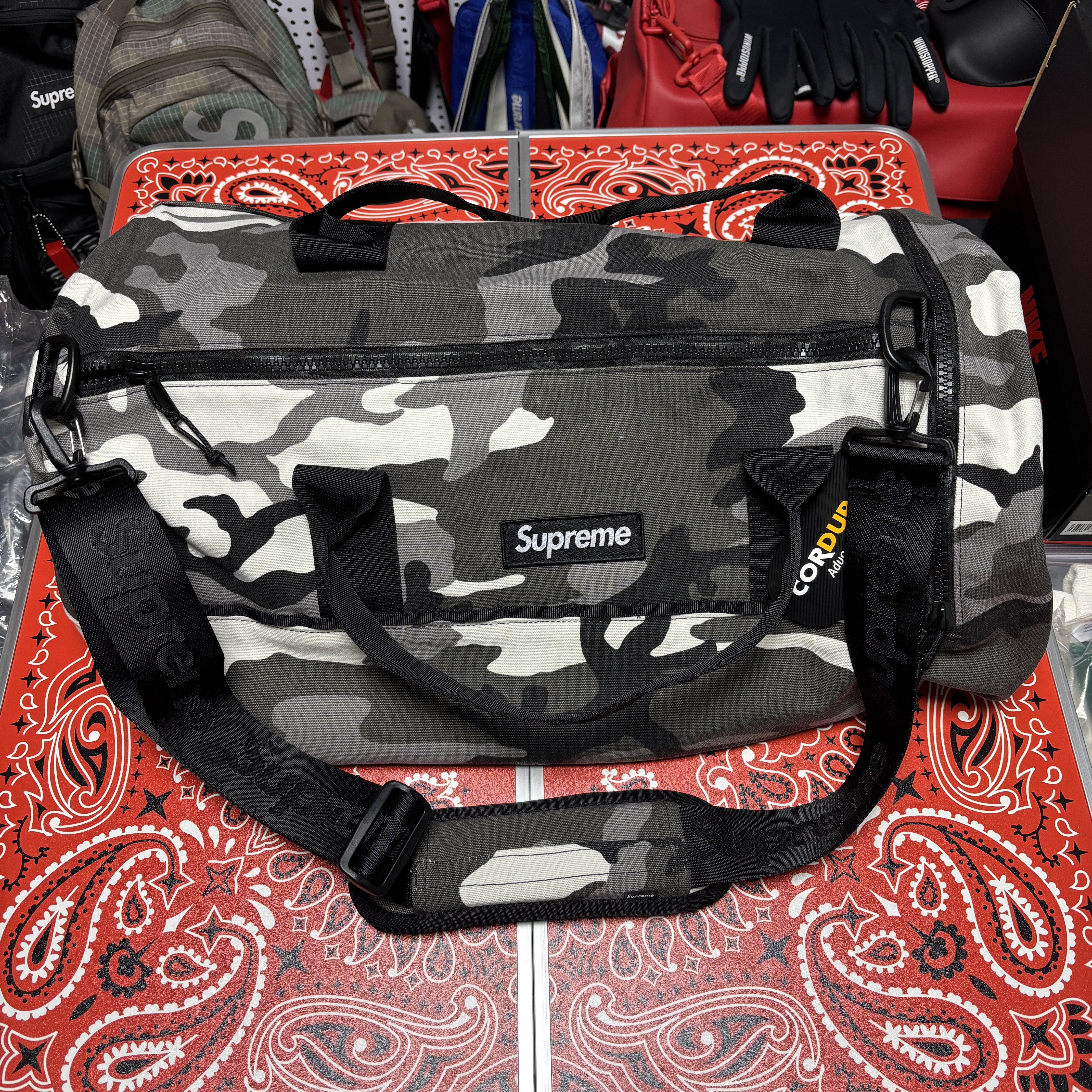 Supreme Duffle Bag Snow Camo - 25SS 착용 스타일