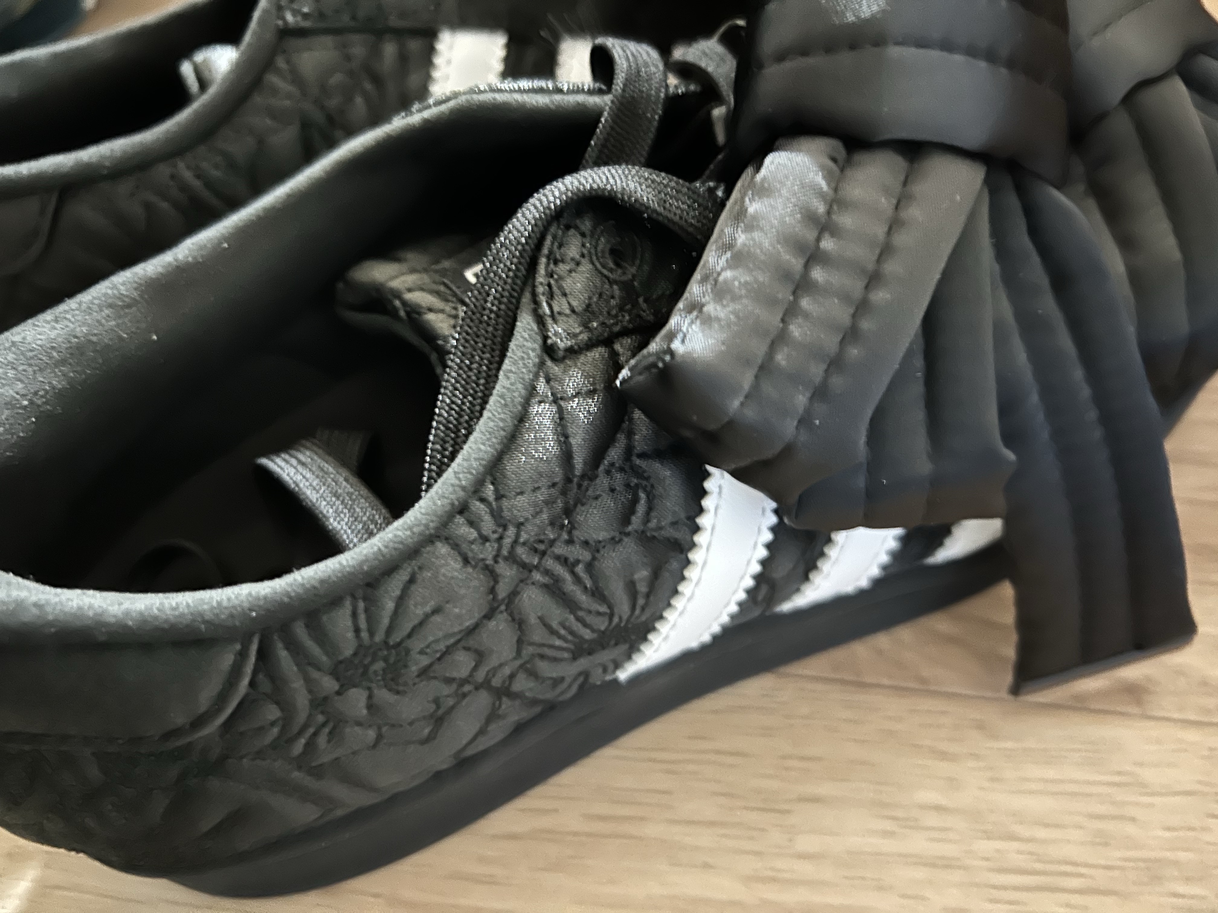 (W) Adidas x Caroline Hu Superstar Core Black Cloud White 착용 스타일