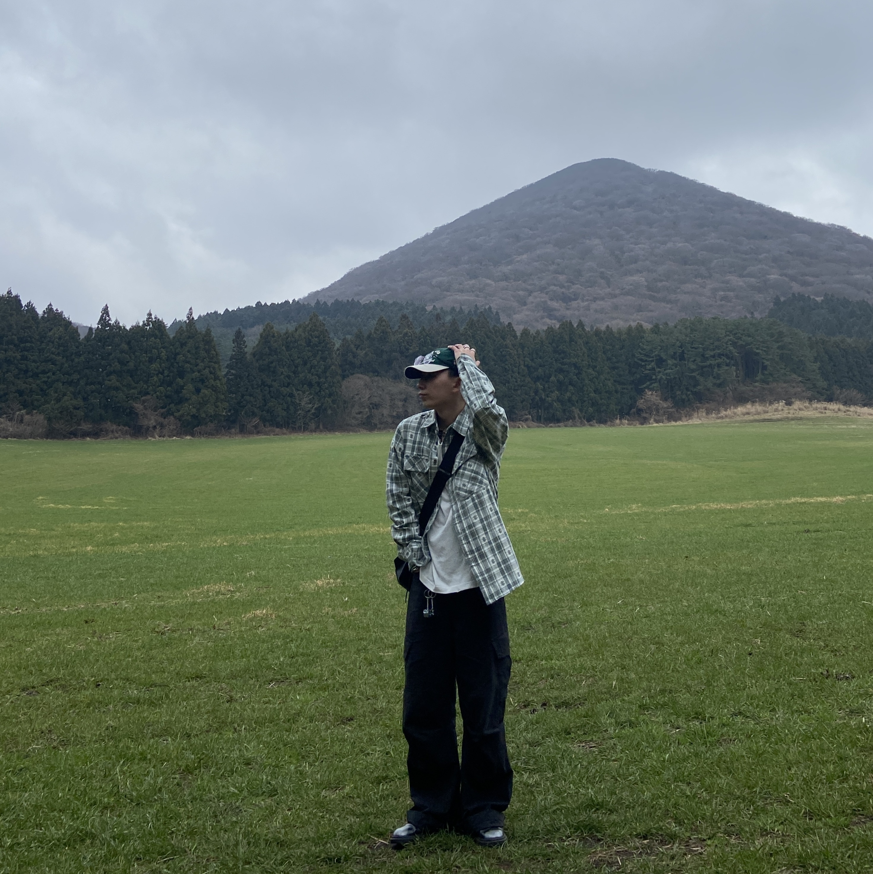 Dr. Martens x Supreme 1461 Gray Silver, Stussy Metal Dice Keychain Silver 착용 스타일
