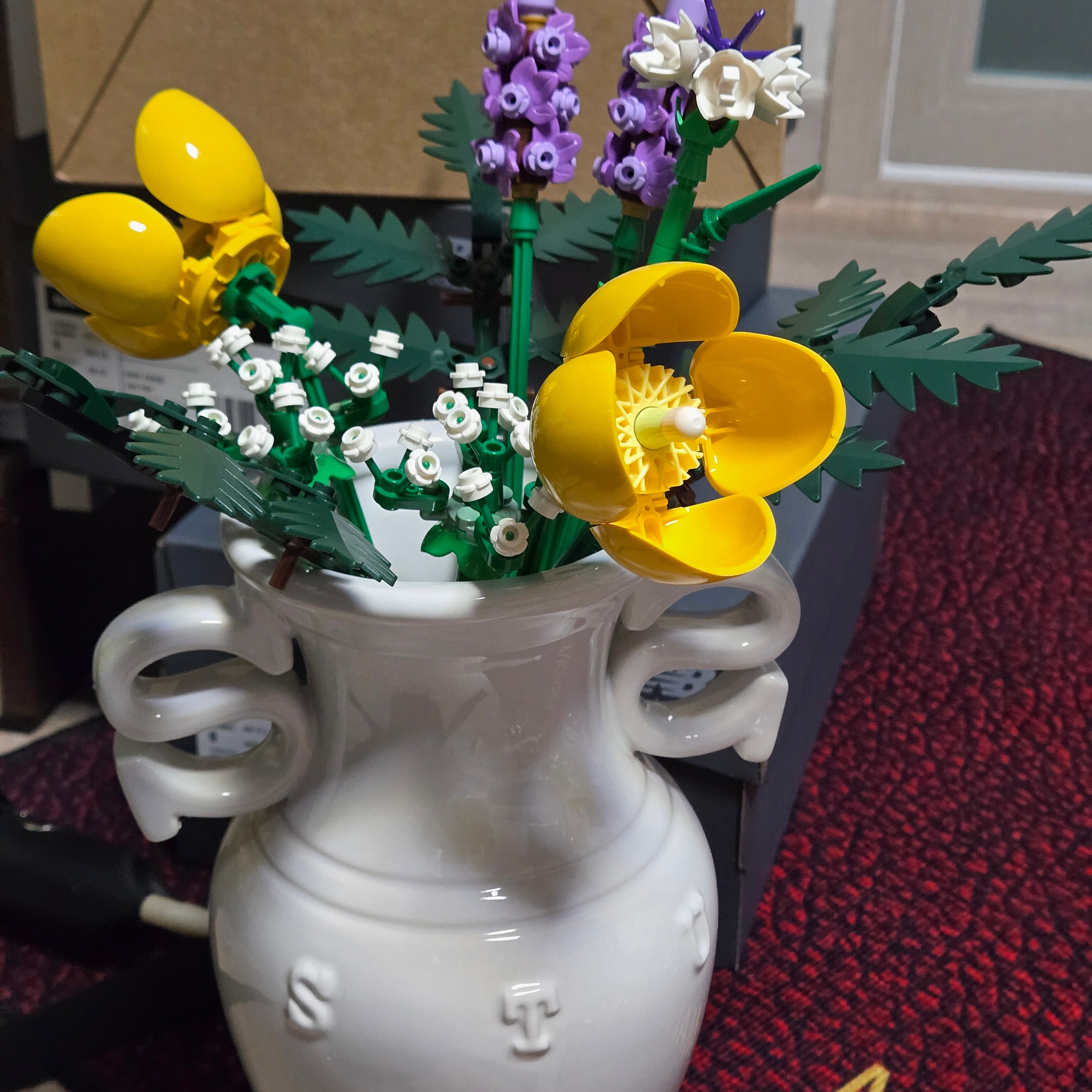 Stussy S Handle Ceramic Vase White 착용 스타일