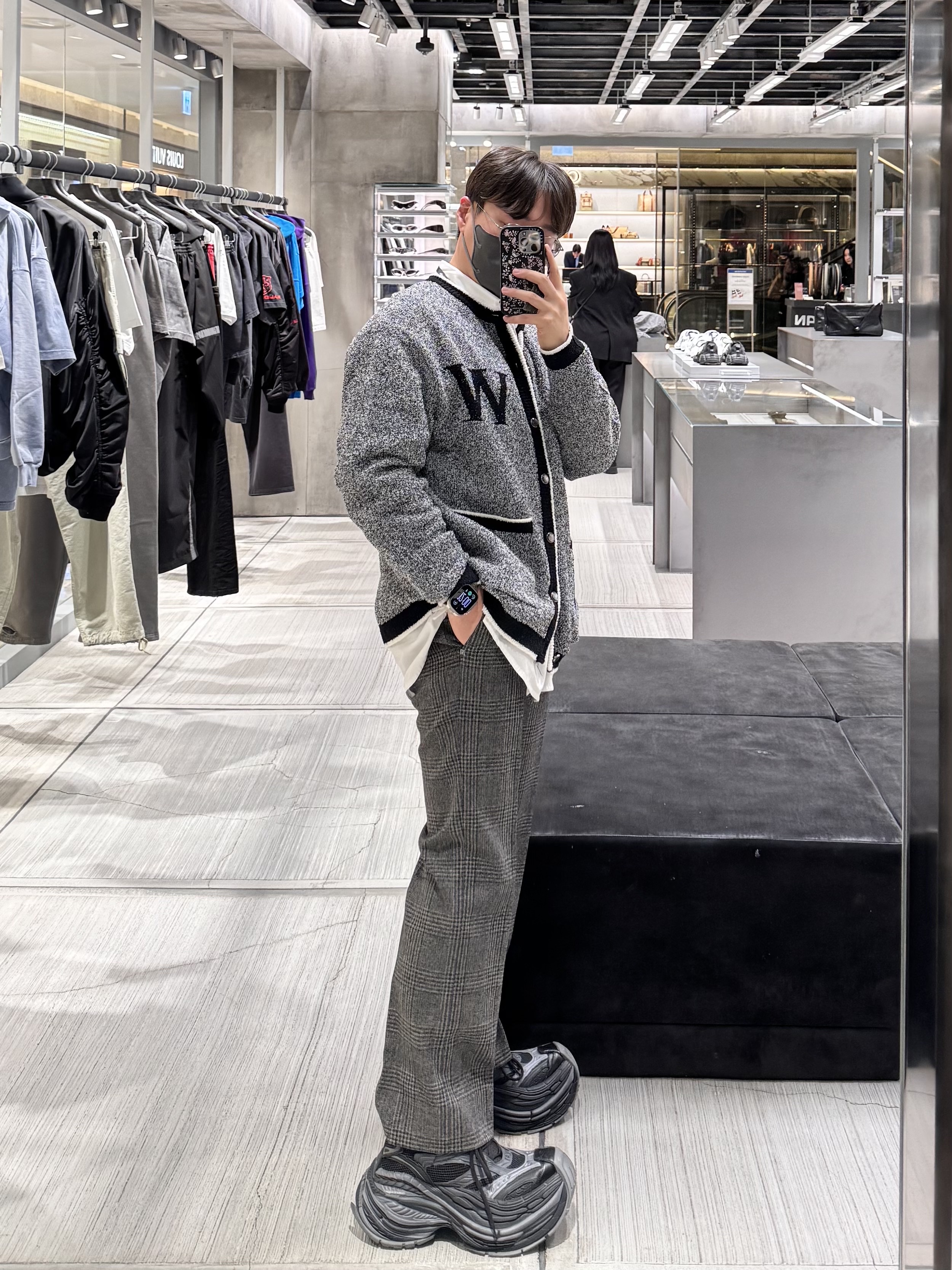 Wooyoungmi Flower Print Shirt White - 24SS, Wooyoungmi Round Neck Embroidered Cardigan Black - 25SS 착용 스타일 - 6