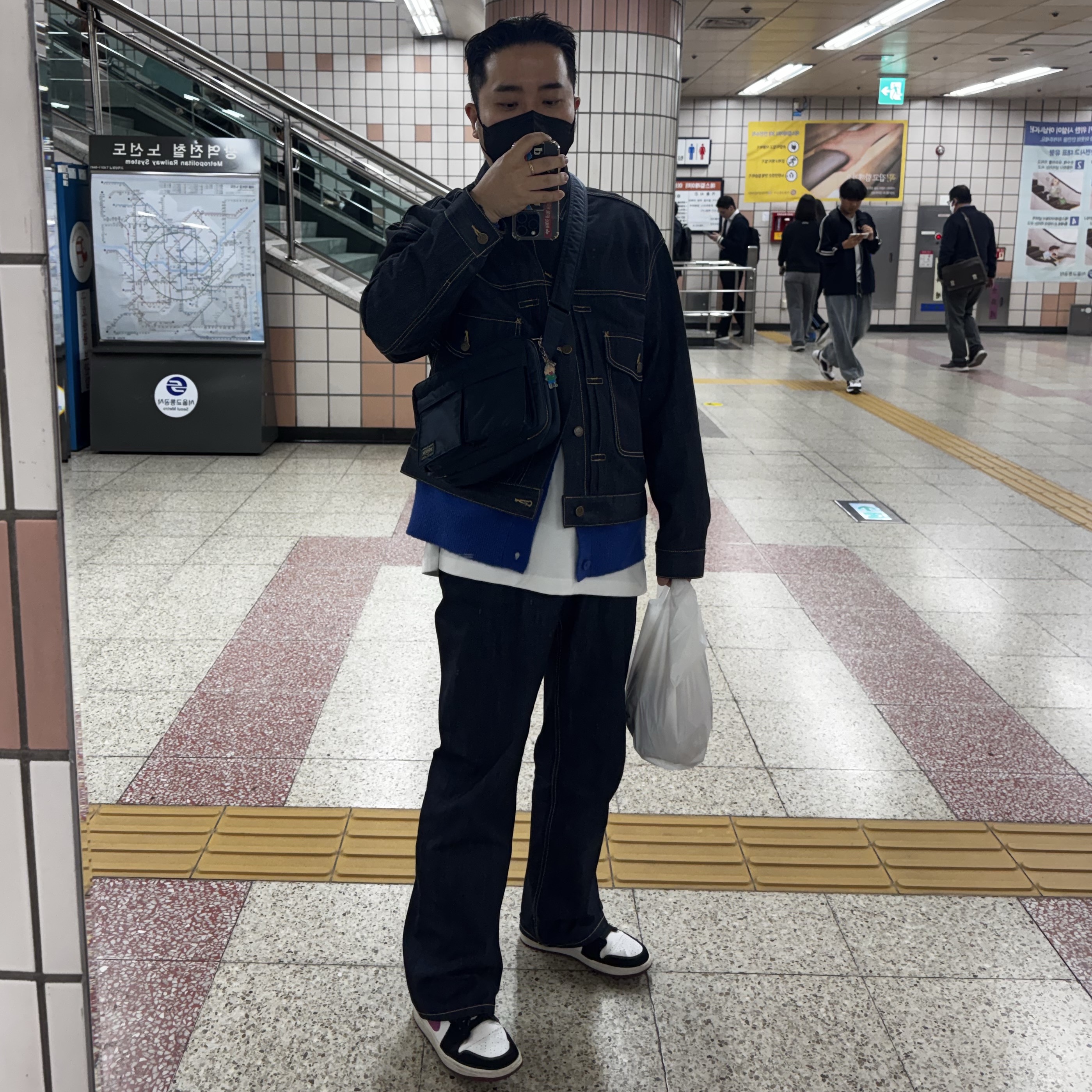 Porter Tanker Shoulder Bag S Iron Blue, (W) Jordan 1 Mid Cactus Flower 착용 스타일