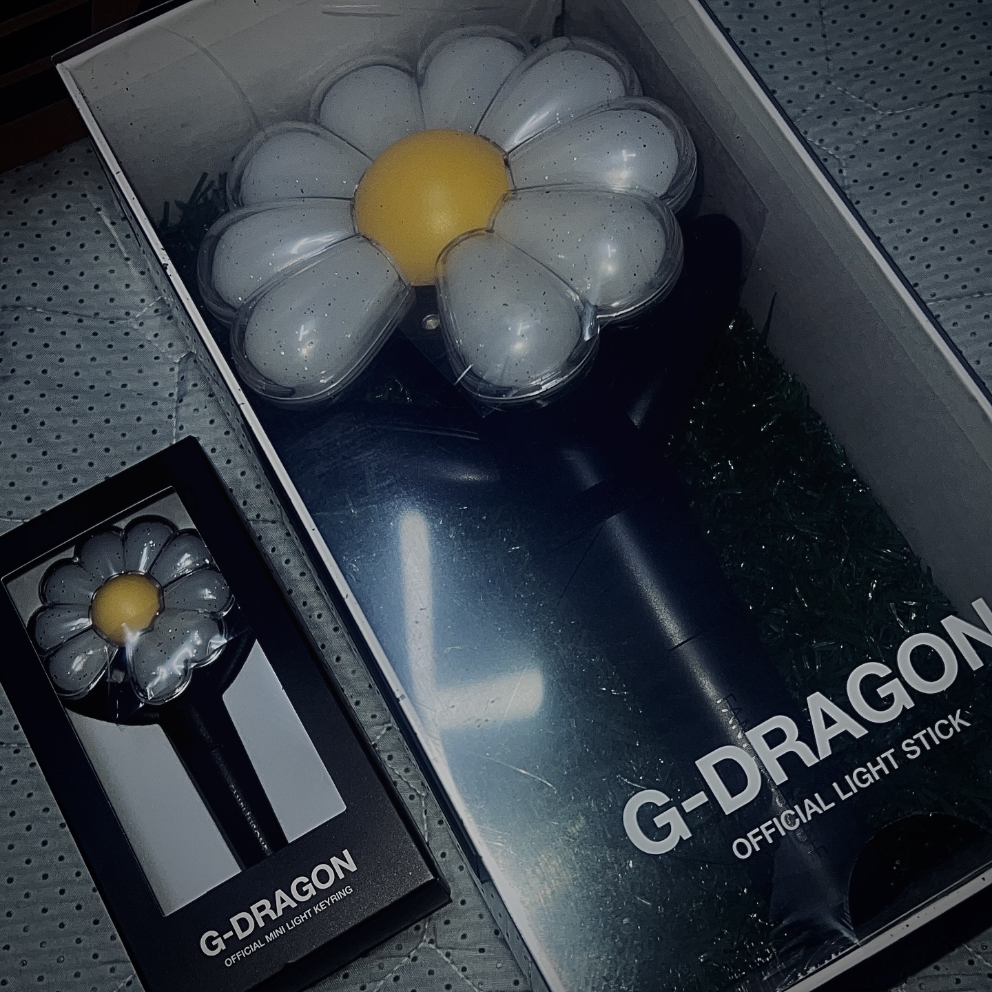 G-DRAGON Ubermensch Official Light Stick, G-DRAGON Ubermensch Official Mini Light Keyring 착용 스타일