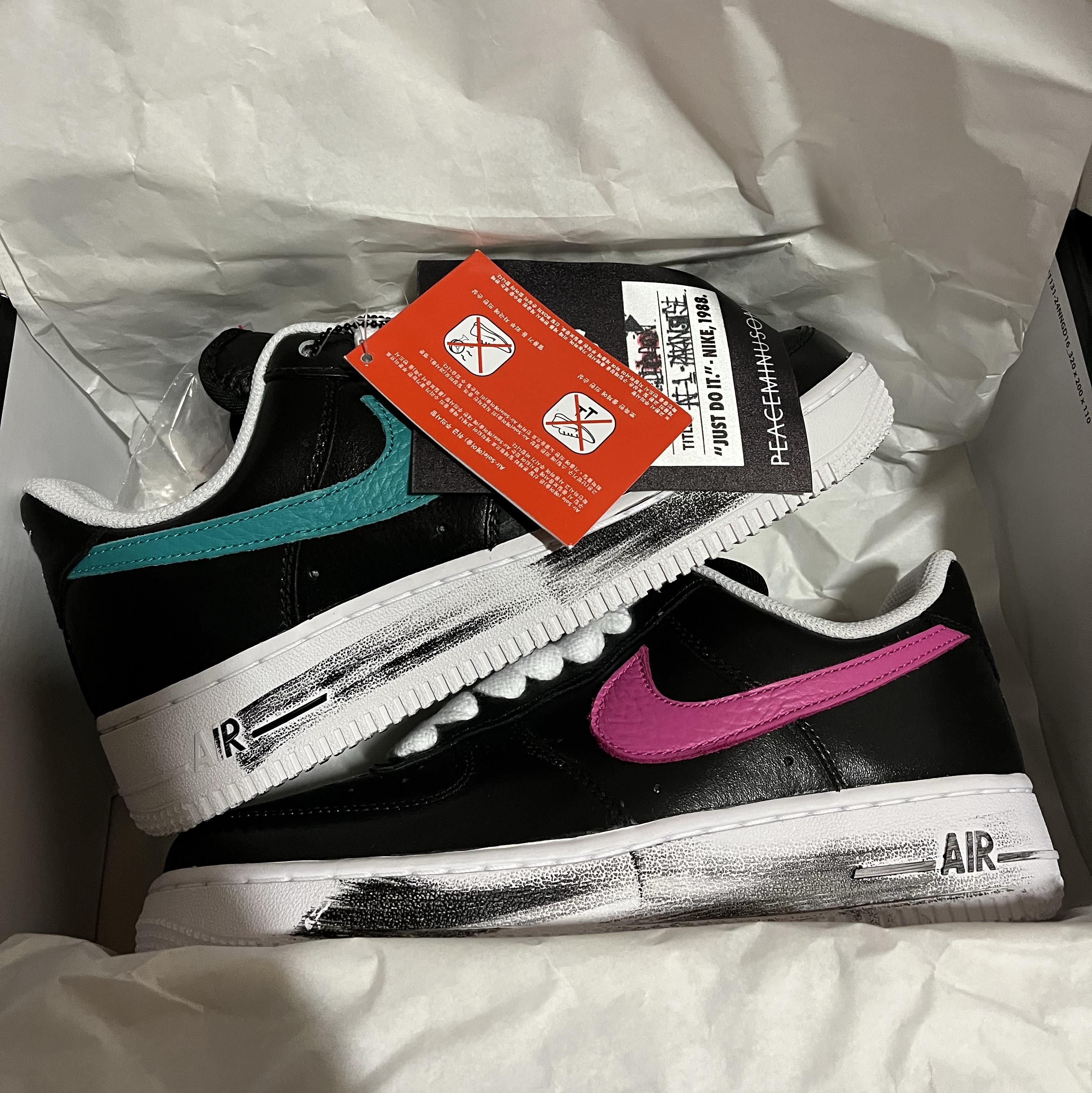 Nike Air Force 1 Low Black Aurora Green, Nike x Peaceminusone Air Force 1 Low Para-Noise 3.0 Black and Multicolor 착용 스타일 - 1