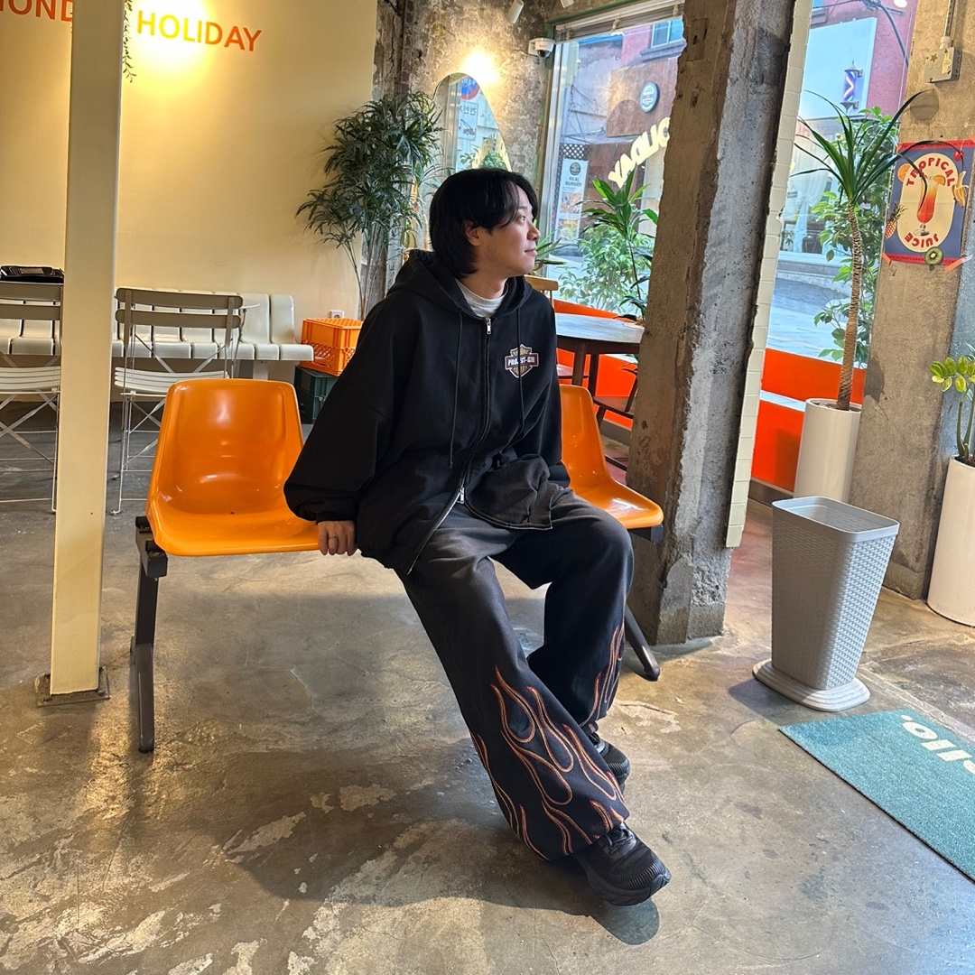 Project G/R x Insane Garage Bat Zip Hoodie Black, Project G/R x Insane Garage Flame Sweatpants Black 착용 스타일 - 2