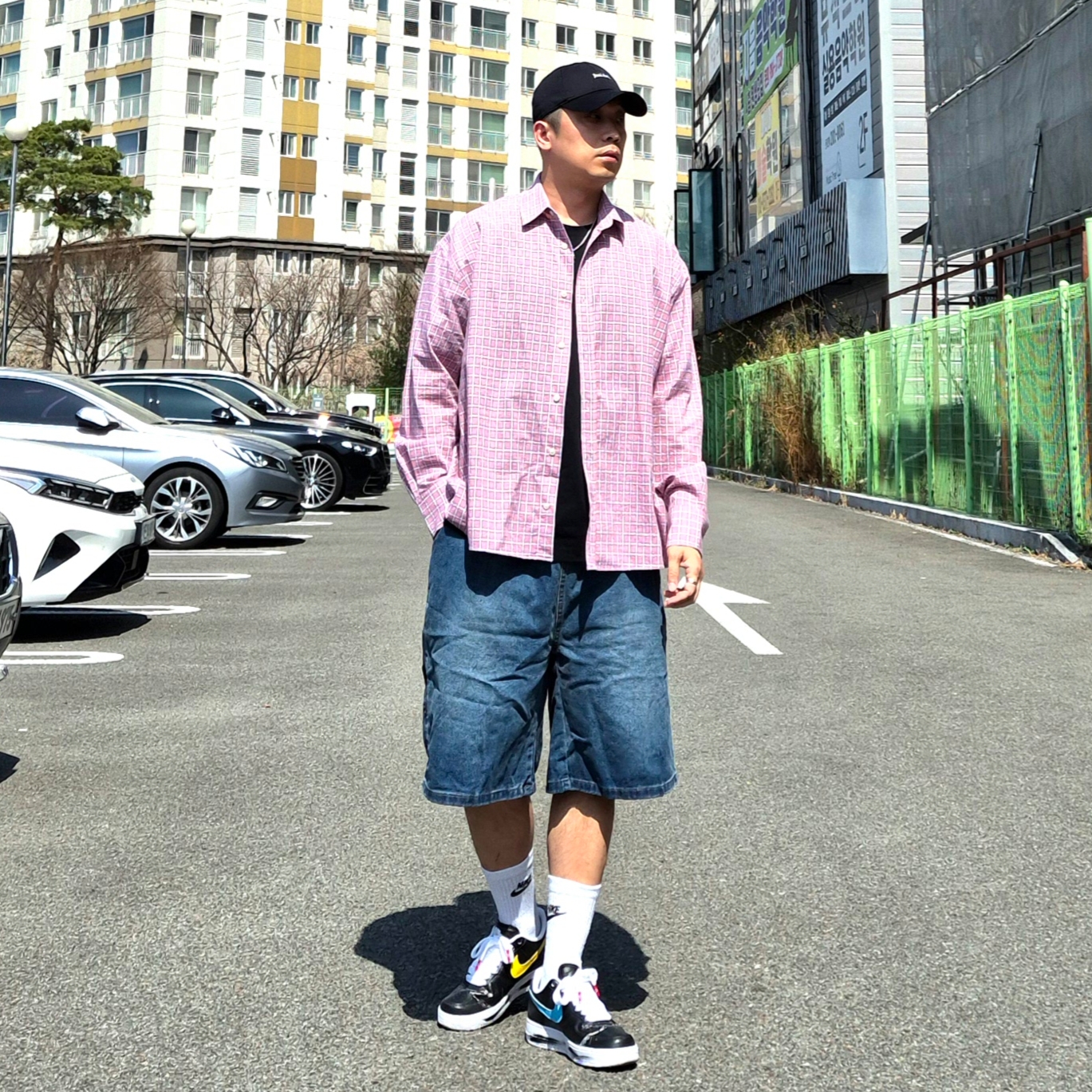 Nike x Peaceminusone Air Force 1 Low Para-Noise 3.0 Black and Multicolor, Nike NSW Everyday Essential Crew Socks White (3 Pack/Korean Ver.) 착용 스타일 - 1