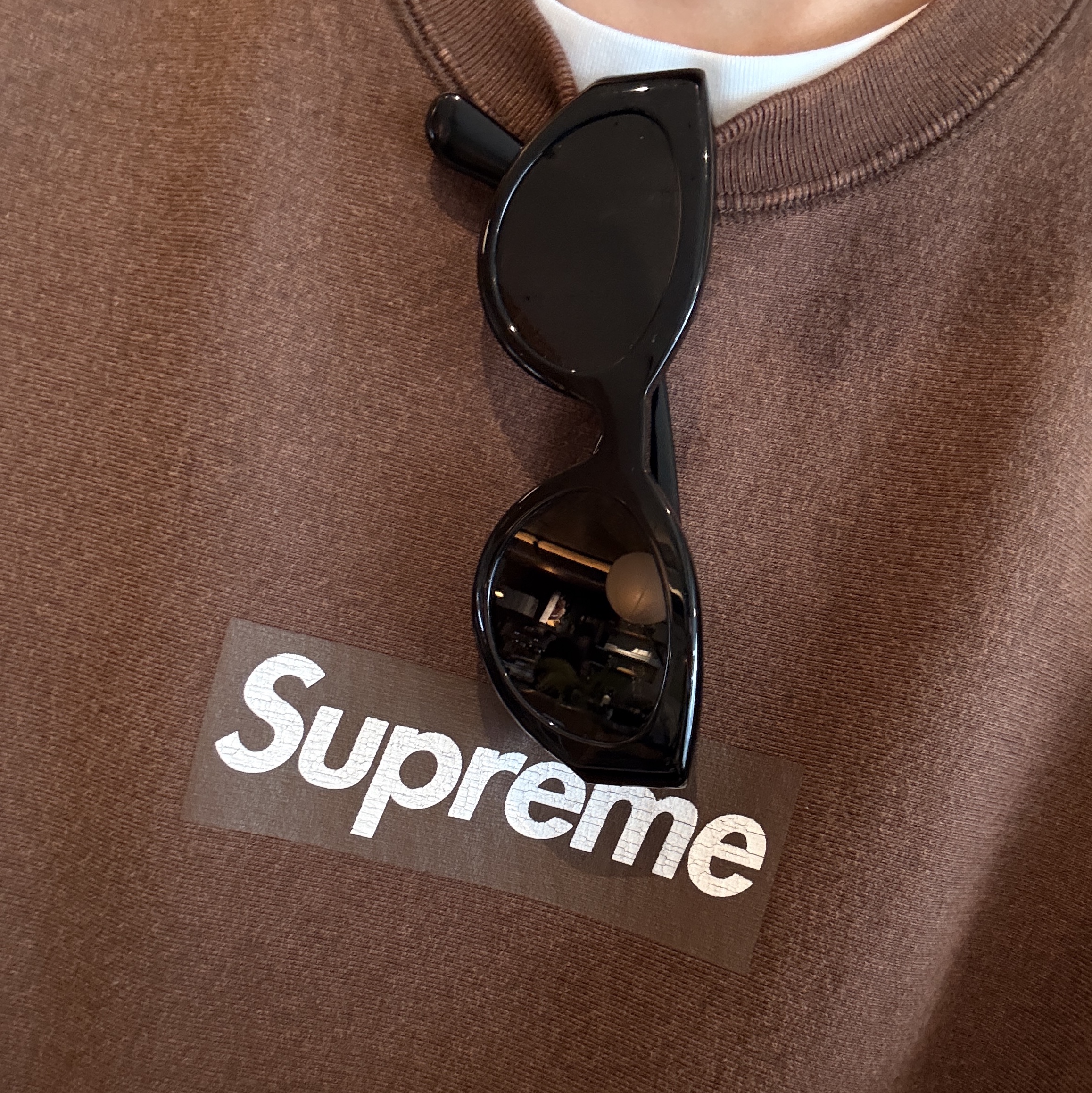 Supreme Washed Box Logo Crewneck Brown - 25SS, Supreme Regular Jean Washed Black - 23FW 착용 스타일 - 2