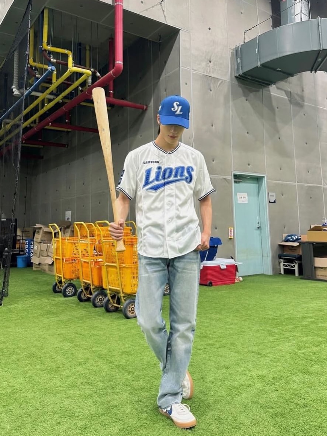 Samsung Lions 2024 Professional Home Uniform White (Non Marking Ver.), Lessey & Friends x KBO The Strongest Lessey Stuffed Toy Keyring Samsung Lions 착용 스타일 - 4