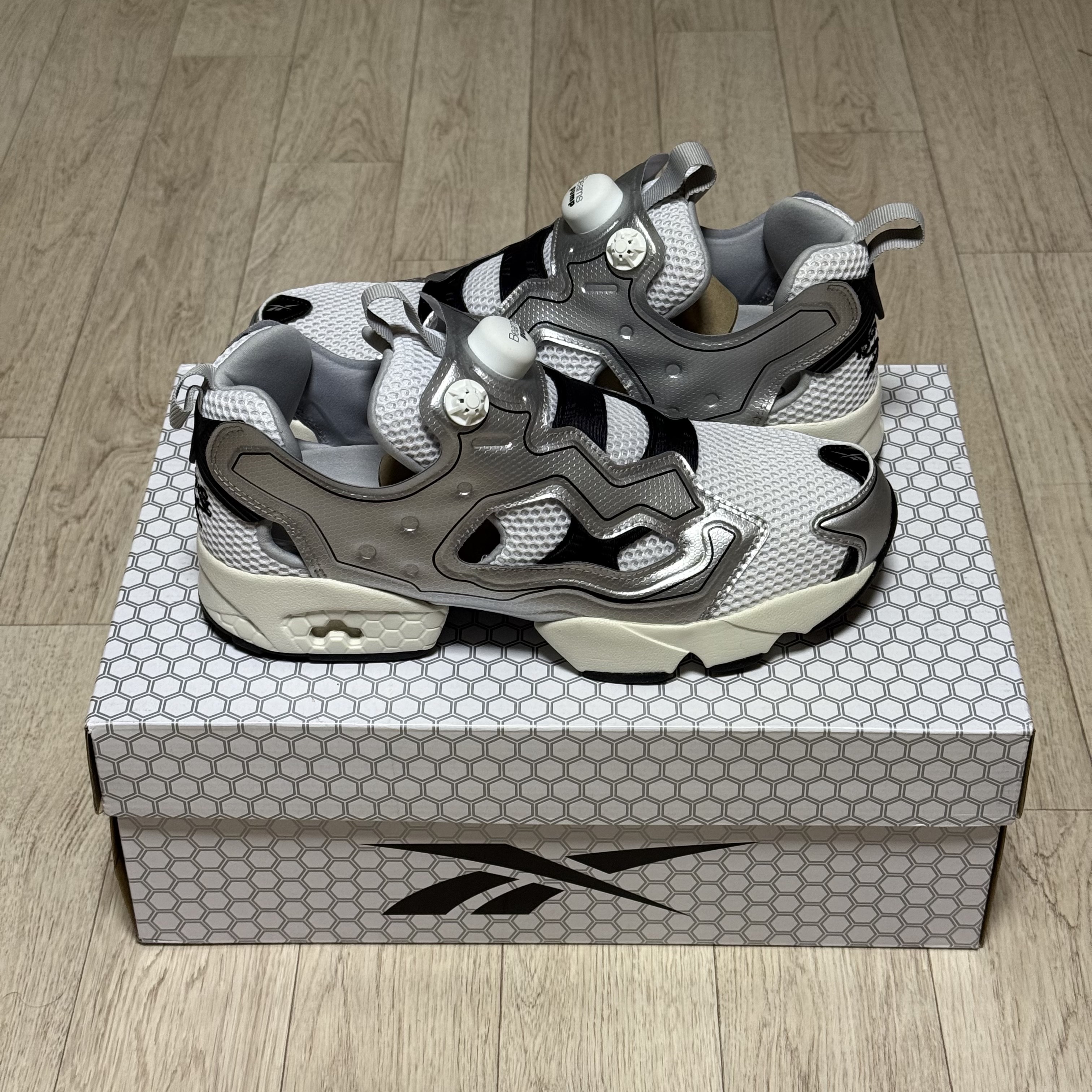 Reebok x Beams Instapump Fury 94 Silver 착용 스타일