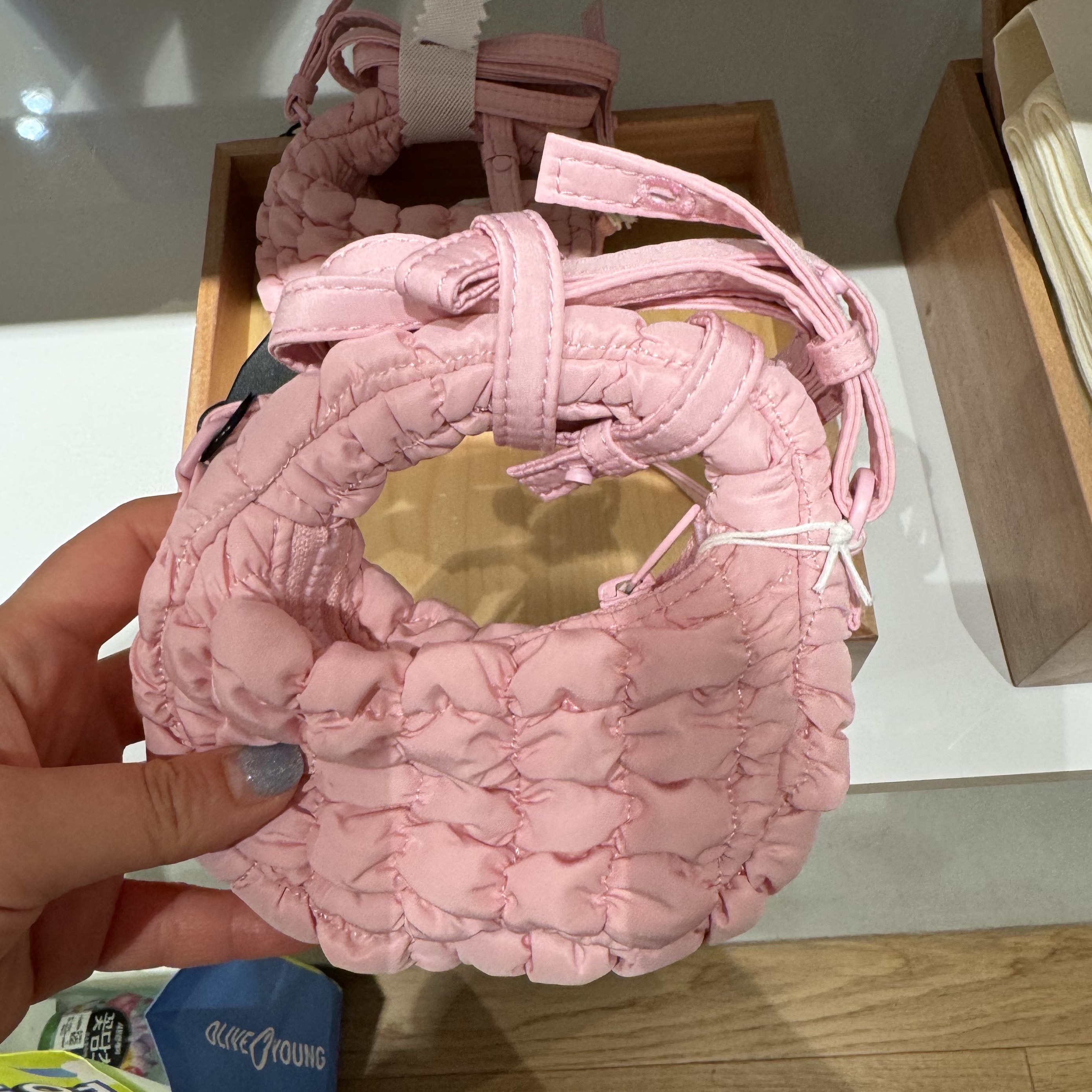 COS Quilted Nano Crossbody Bag Pink 착용 스타일