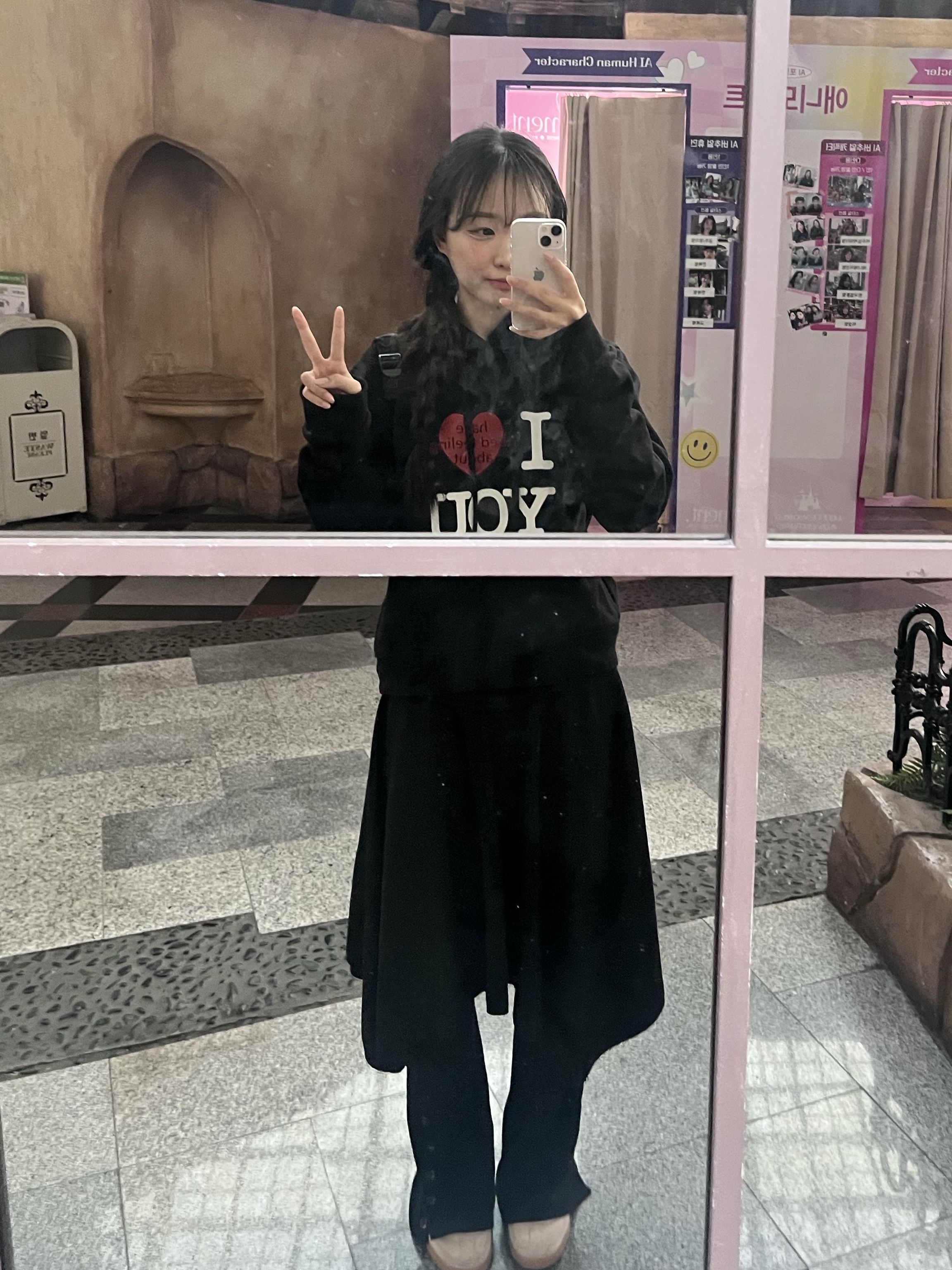 베이프 베이비 마일로 앤 프렌즈 카모 스몰 백팩 브라운, (W) 아디다스 스페지알 핸드볼 클리어 핑크 착용 스타일 - 3