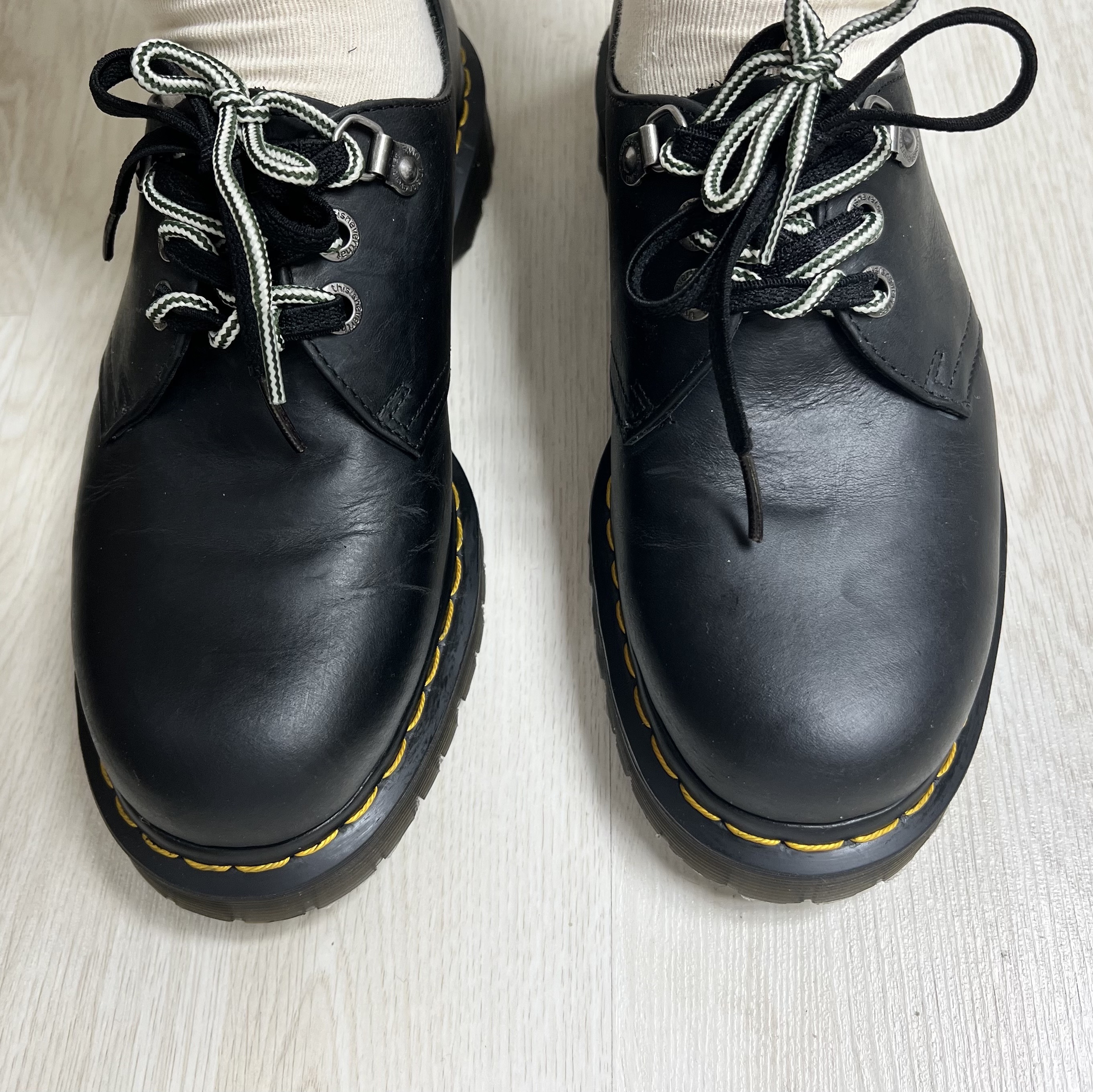 Dr. Martens x Thisisneverthat 1461 Waxed Full Grain Black 착용 스타일 - 2