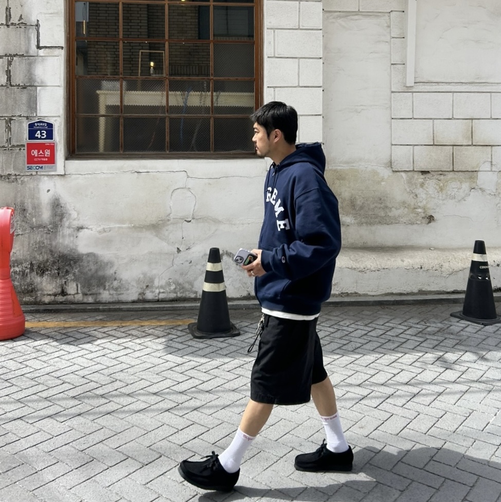 Supreme x Champion Zip Up Hooded Sweatshirt Navy - 24SS, Clarks Wallabee Black Suede 착용 스타일