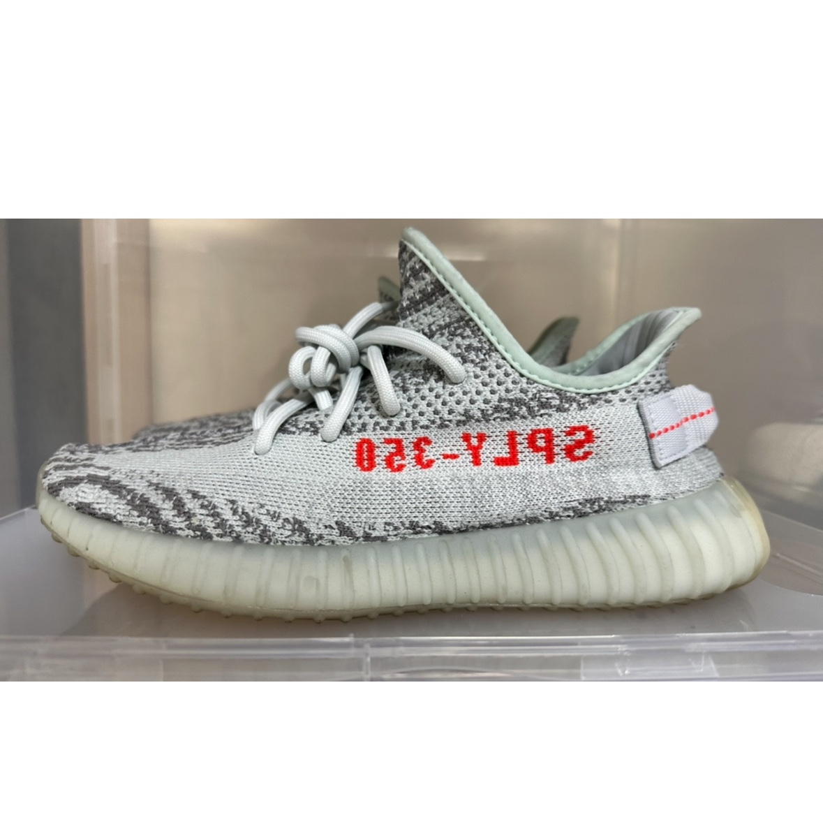 아디다스 이지 부스트 350 V2 블루 틴트 2017 착용 스타일 - 1
