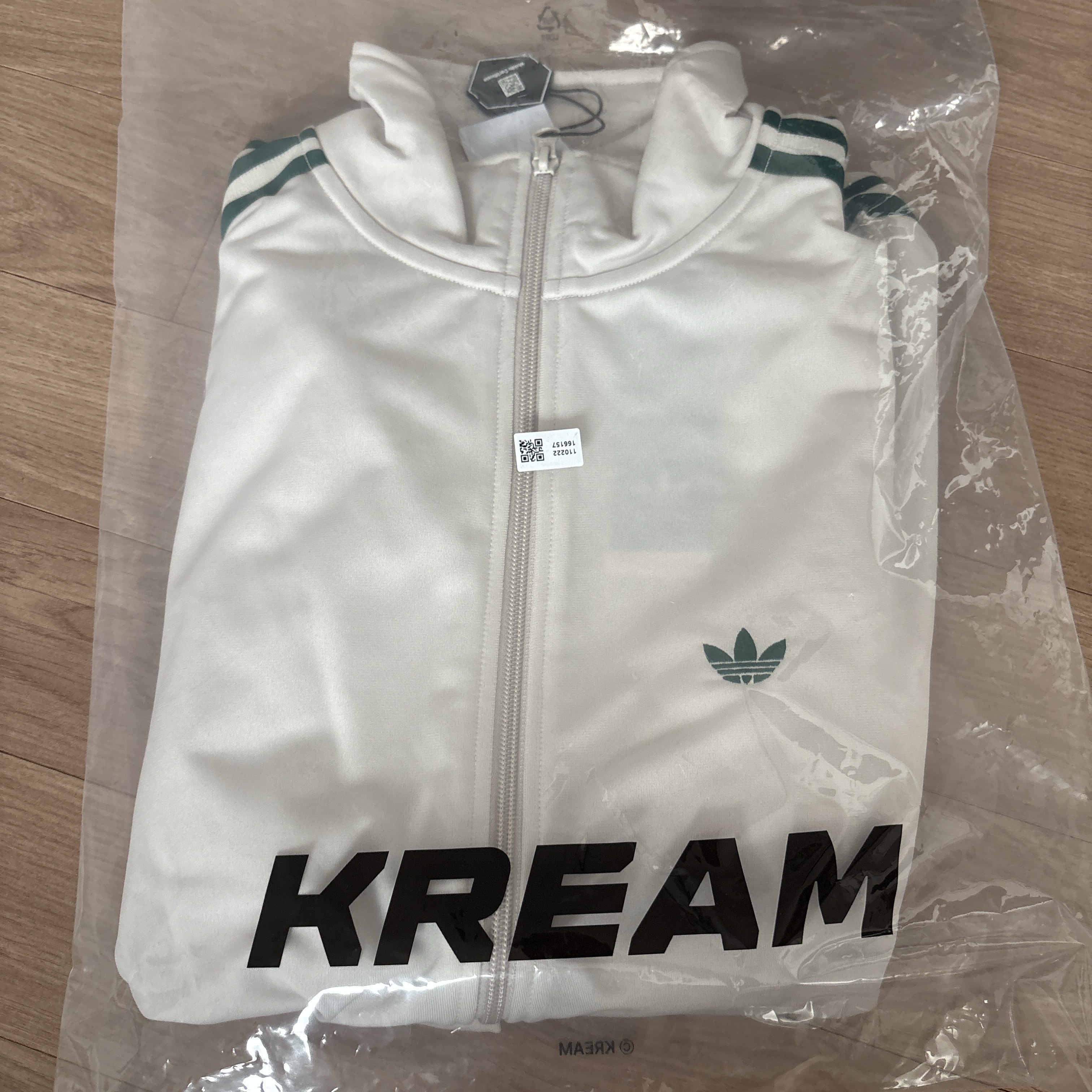 Adidas Originals Track Jacket Gender Neutral Bliss Collegiate Green - KR Sizing 착용 스타일