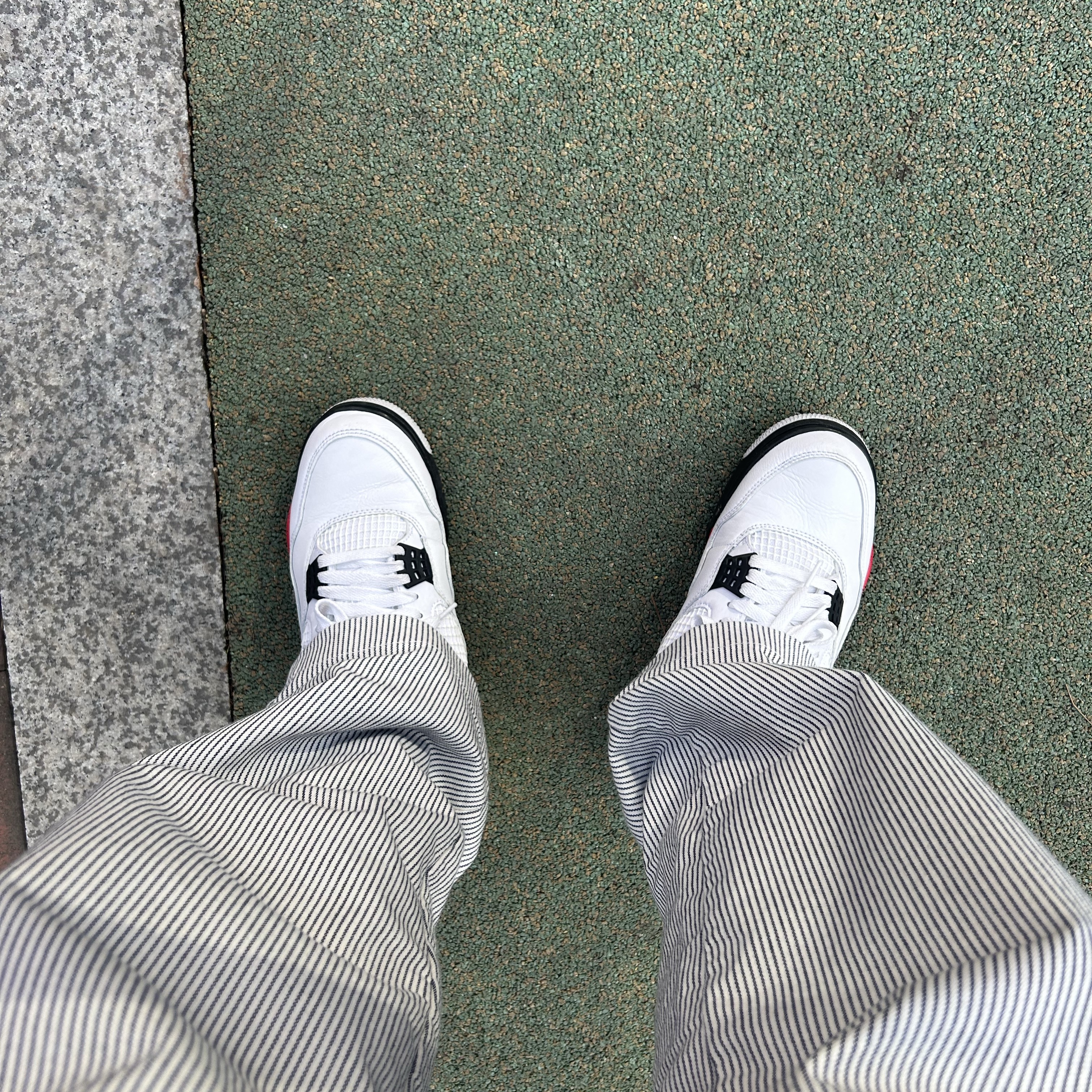 Jordan 4 Retro Red Cement 착용 스타일