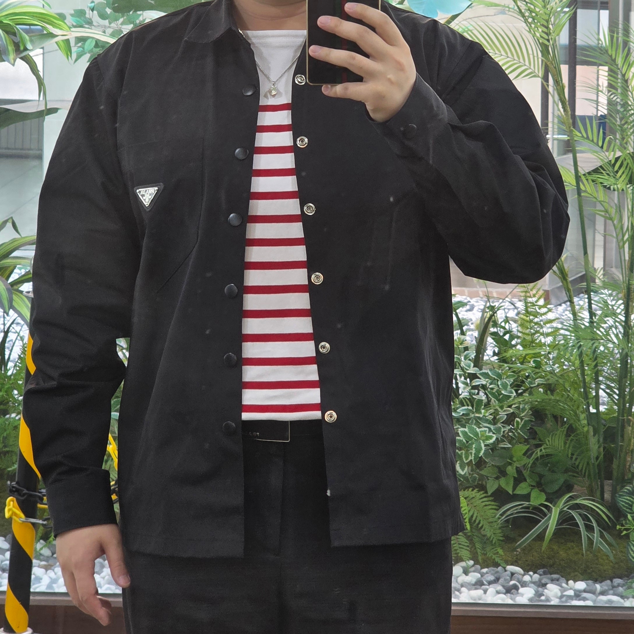 Prada Re-Nylon Shirt Black, Nonenon Dice Necklace 착용 스타일