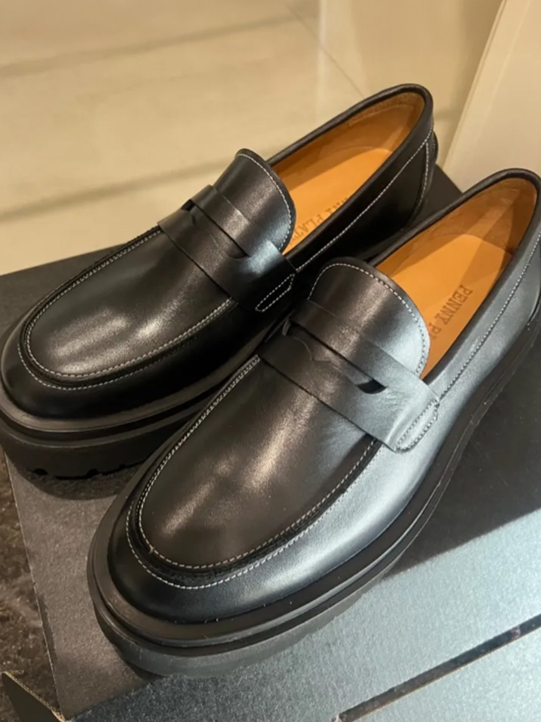 PENNY PLATE Men Loafer Black High 착용 스타일