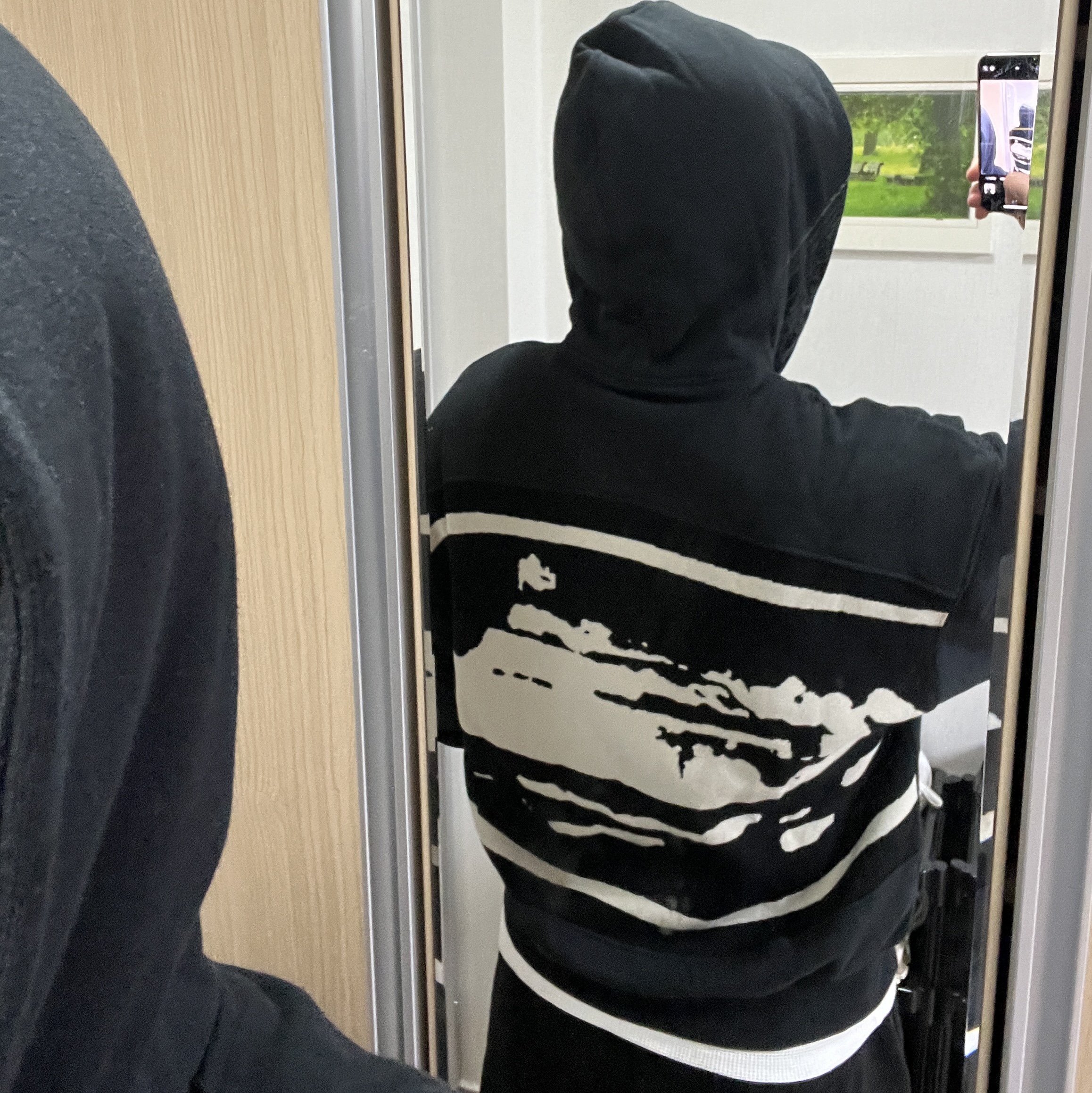 Corteiz Island Mixed Panel Zip Hoodie Black 착용 스타일 - 1