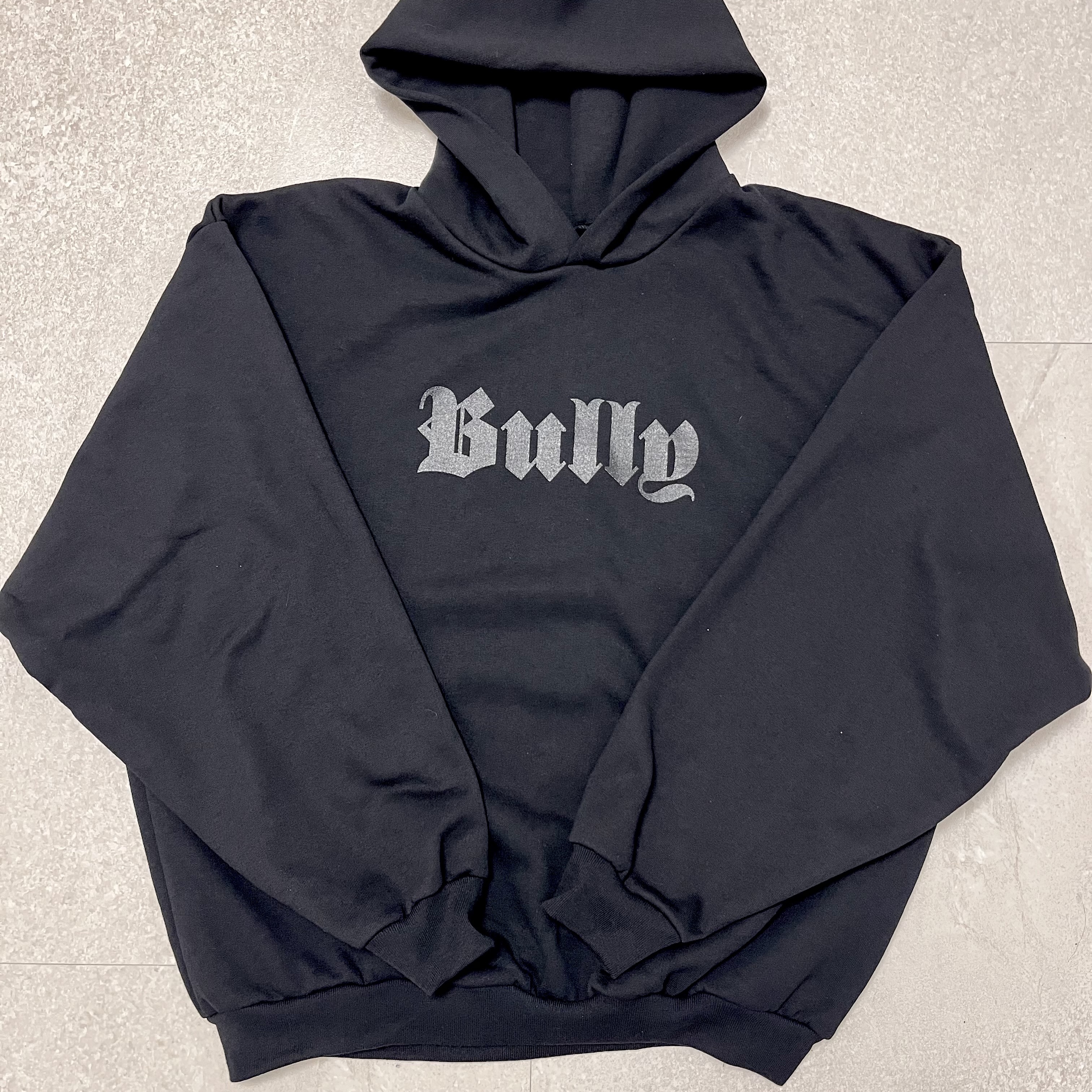 Yeezy Bully HD-01 Hoodie Black 착용 스타일 - 1