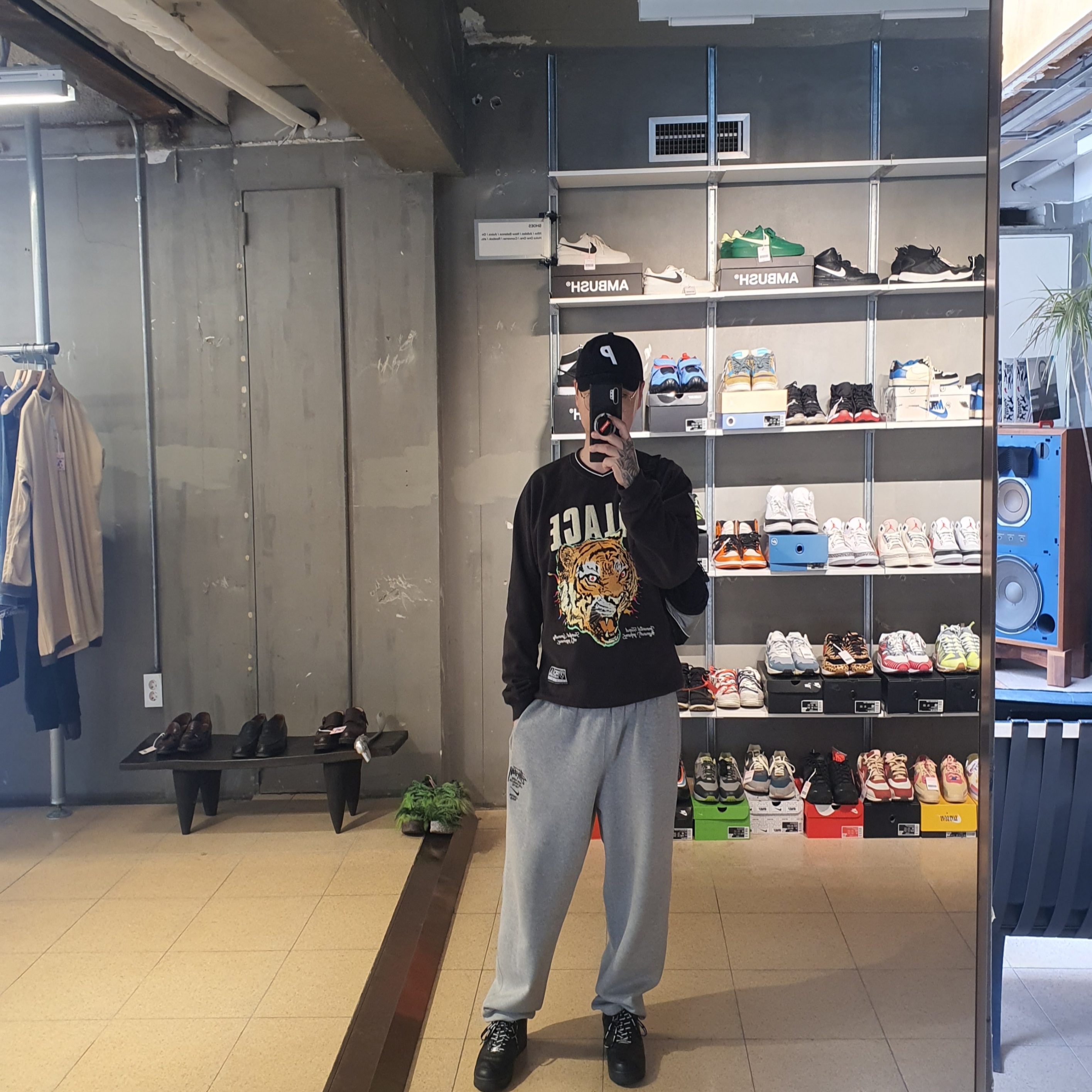 Palace Tora Tora Crew Black - 25SS, Nike x Stussy NRG ZR Fleece Pants Heather Grey - US/EU 착용 스타일