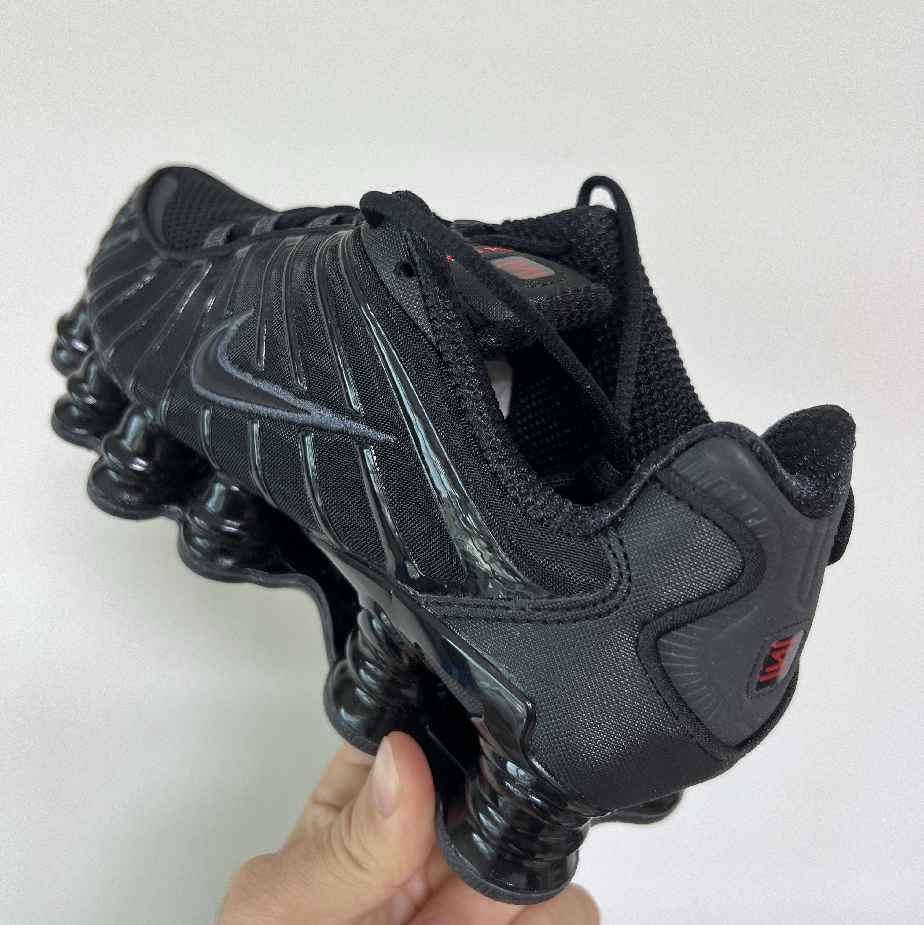 (W) Nike Shox TL Black and Max Orange 착용 스타일 - 2