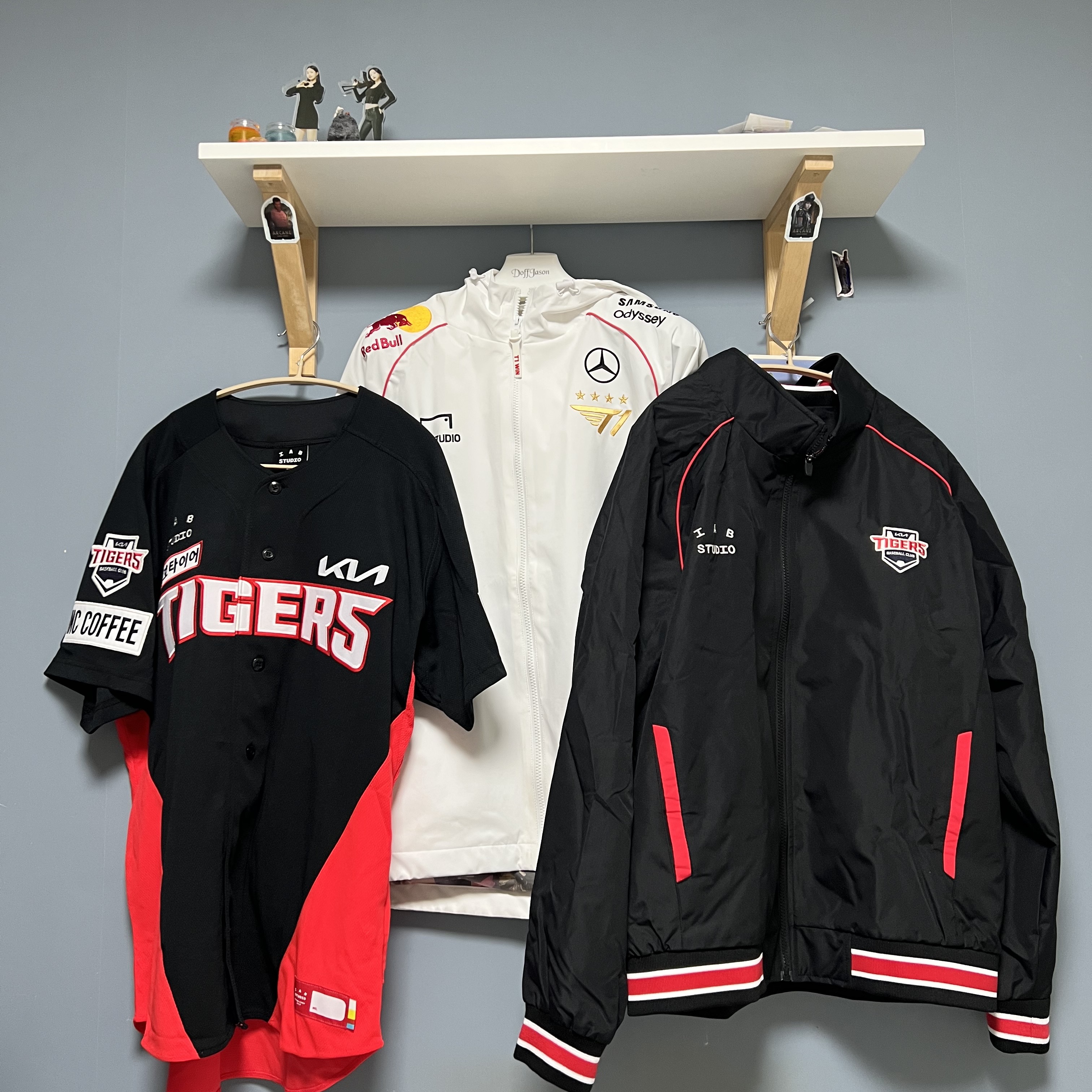 Kia Tigers x IAB Studio 24 Authentic Spring Autumn Jumper Black, Kia Tigers x IAB Studio 24 Authentic Away Uniform Black (Non Marking Ver.) 착용 스타일
