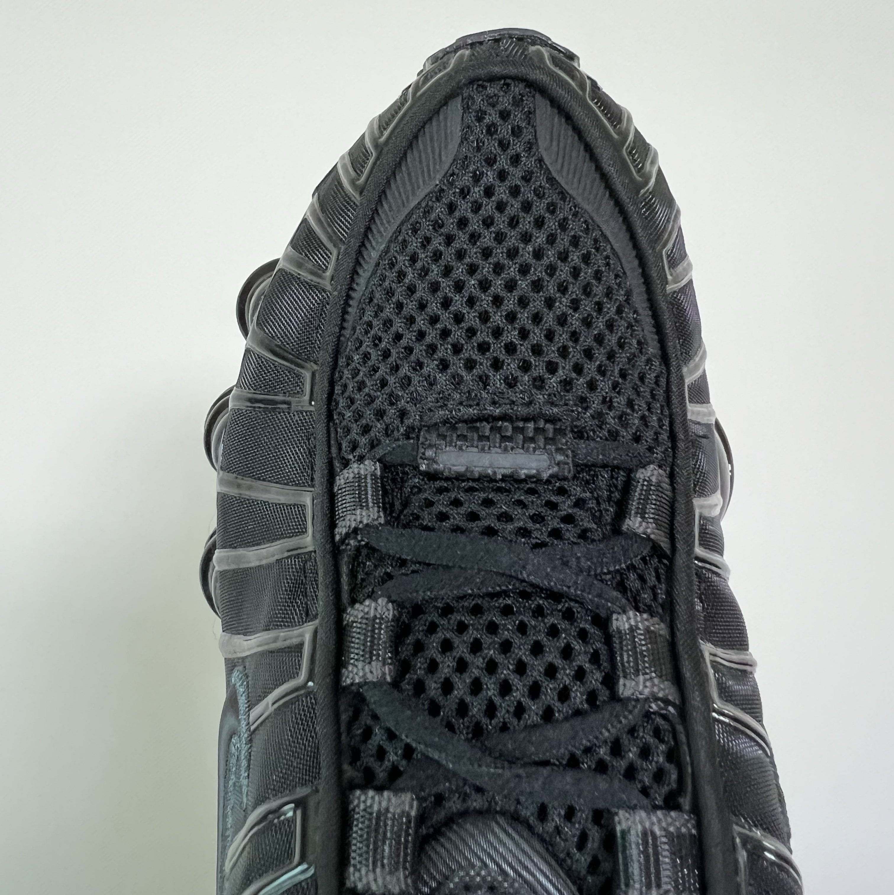 (W) Nike Shox TL Black and Max Orange 착용 스타일 - 4