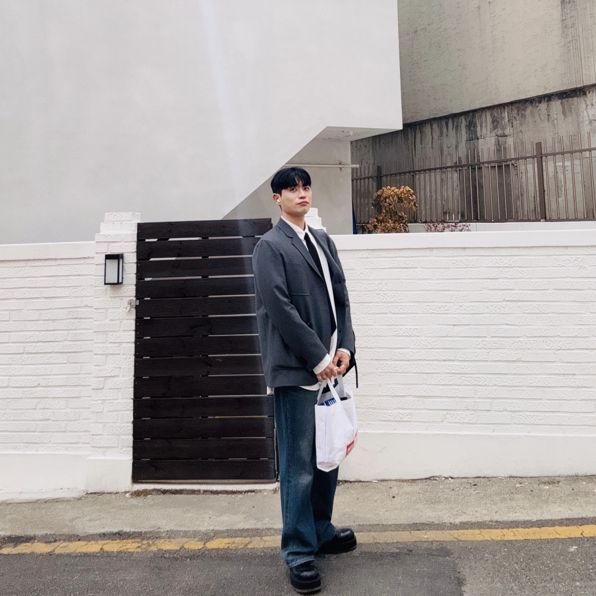 Pottery Wool Sports Jacket British Hard Wool Gabardine Cloth Mid Gray, [30% 적립] Polo Ralph Lauren Classic Fit Garment Dyed Oxford Shirt White 착용 스타일 - 2
