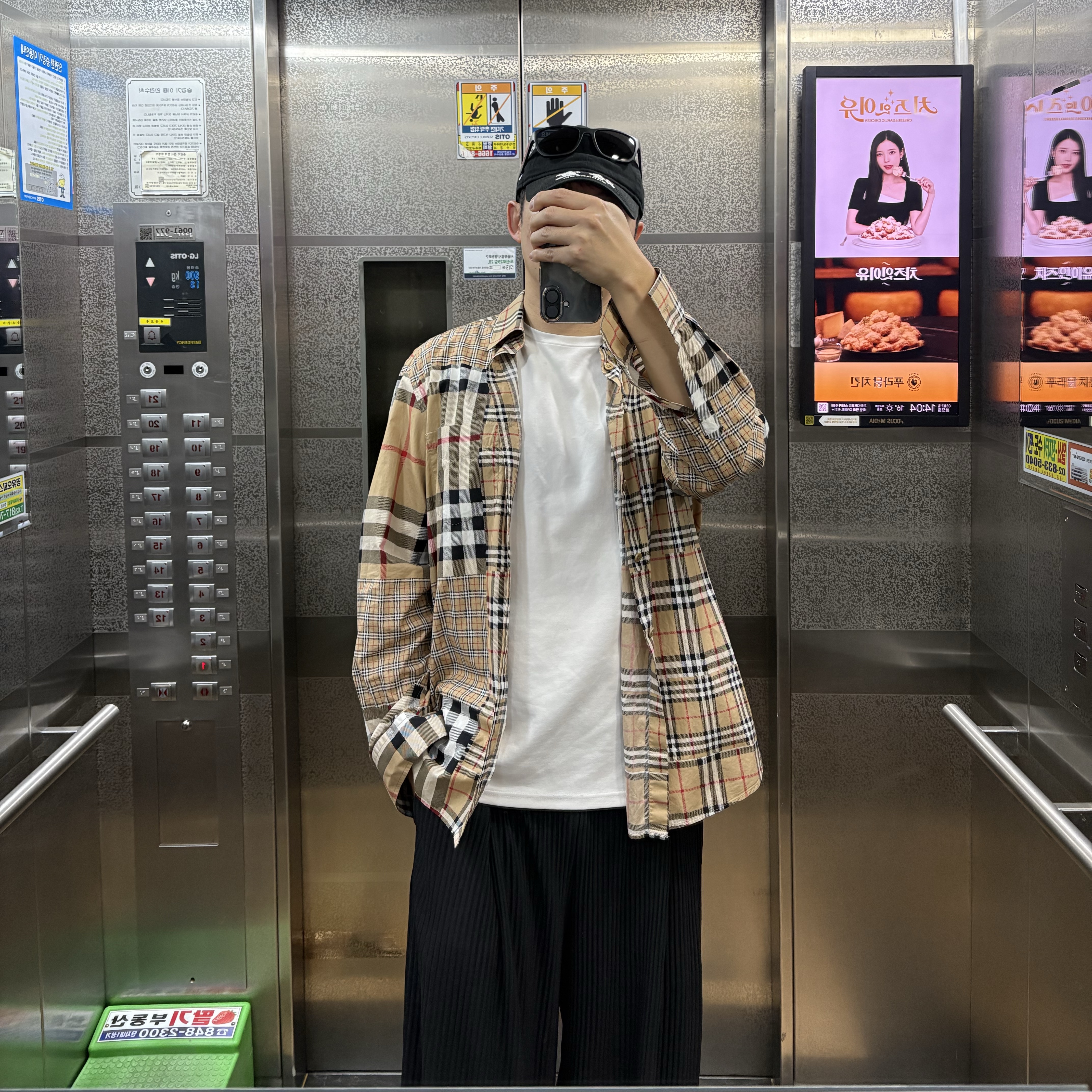 Darkr8m Studio x New Era Unstructured Ball Cap Black 착용 스타일