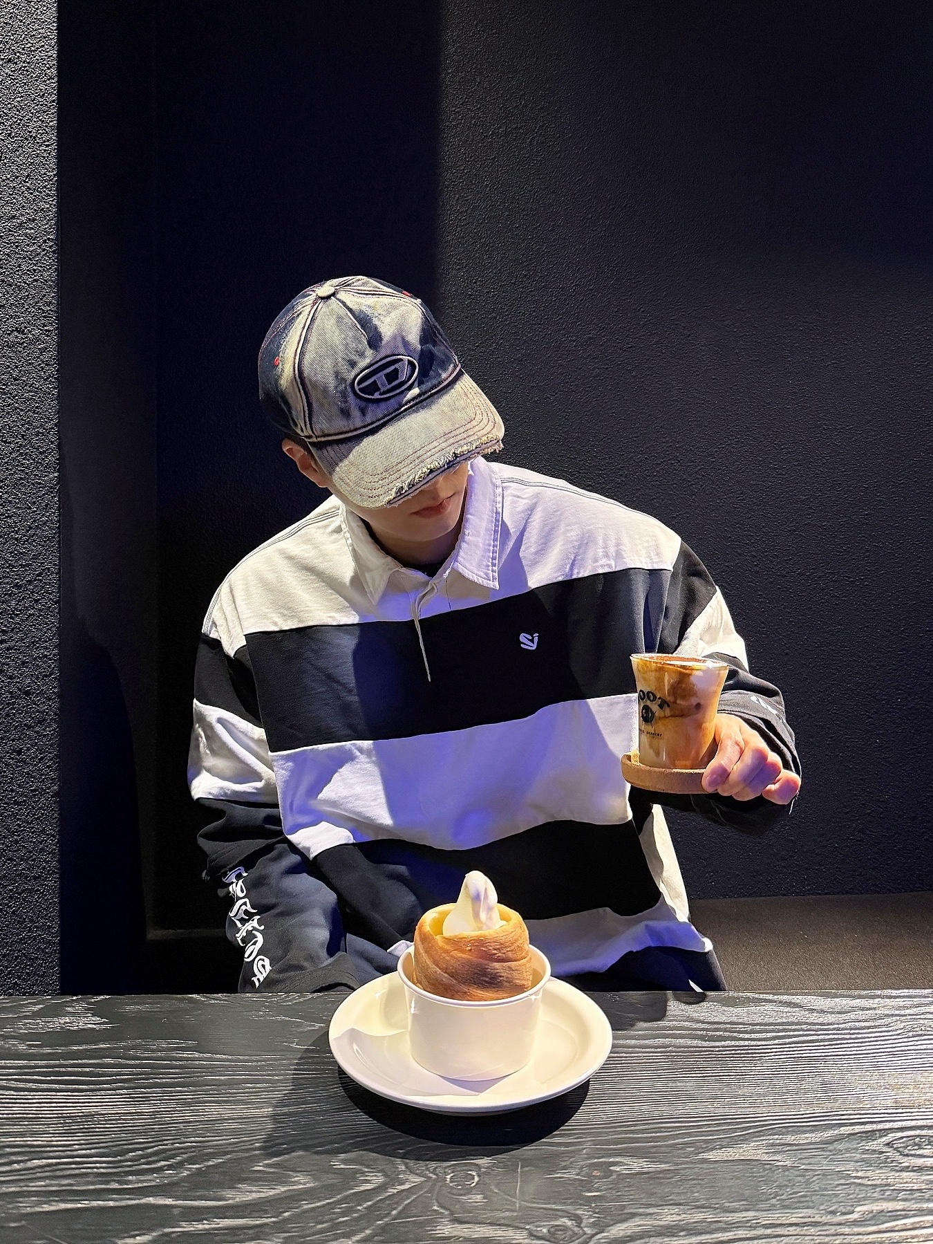 Diesel C-Seymon Treated Denim Baseball Cap Blue White 착용 스타일 - 1