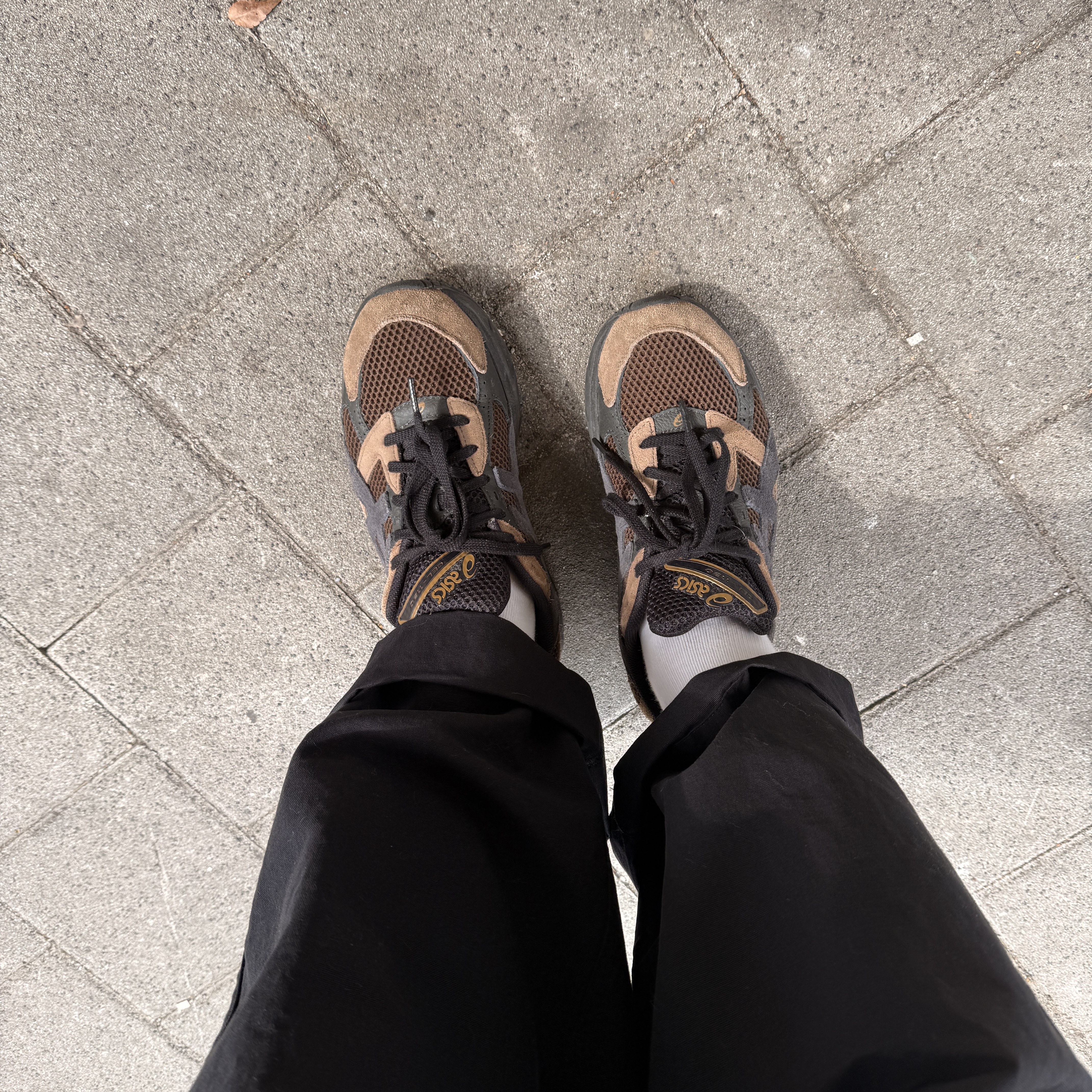 Asics Gel-1130 SMU Dark Brown Midnight 착용 스타일