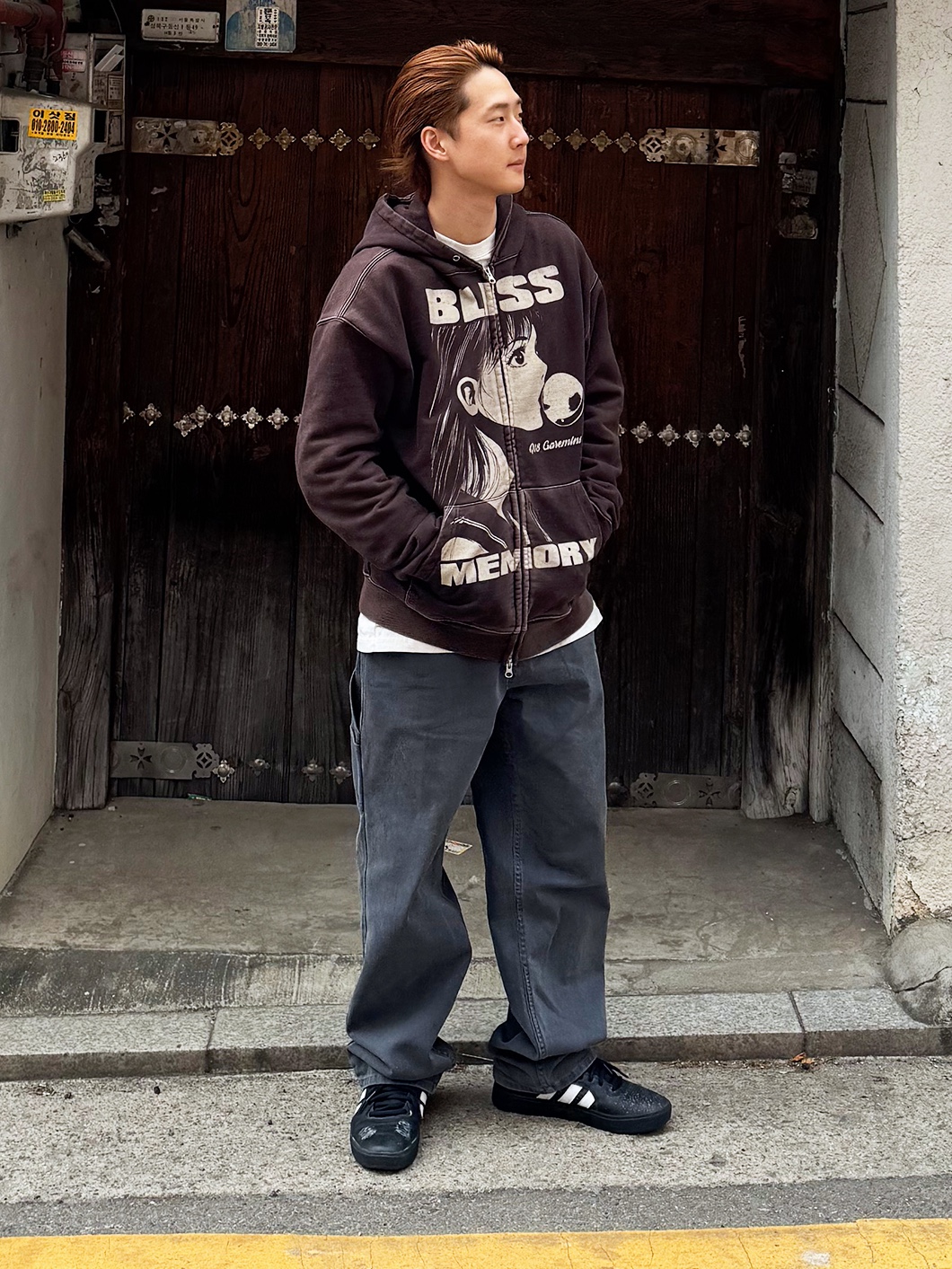 QT8 GARMENTS Bliss Washed Zip-up hoodie Black, QT8 Garments TL Denim Carpenter Pant Grey 착용 스타일 - 1