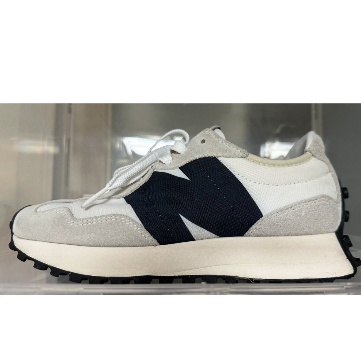 New Balance 327 Grey, New Balance 327 White Black 착용 스타일 - 2