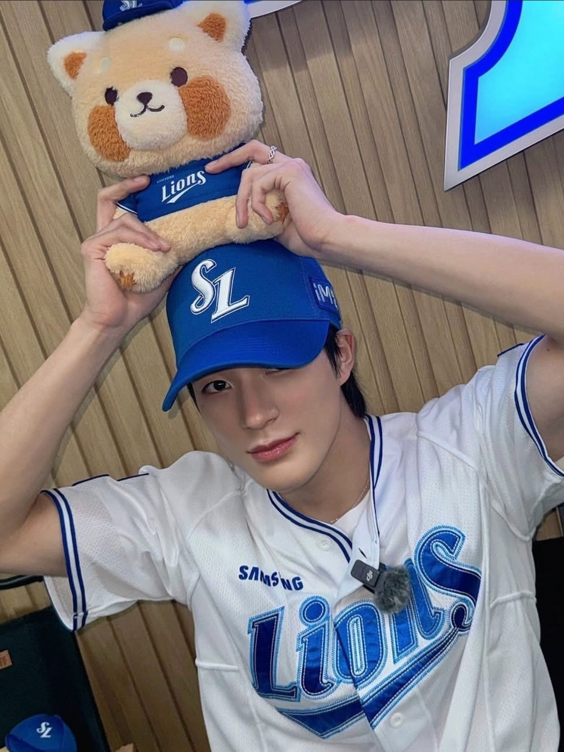 Samsung Lions 2024 Professional Home Uniform White (Non Marking Ver.), Lessey & Friends x KBO The Strongest Lessey Stuffed Toy Keyring Samsung Lions 착용 스타일 - 2