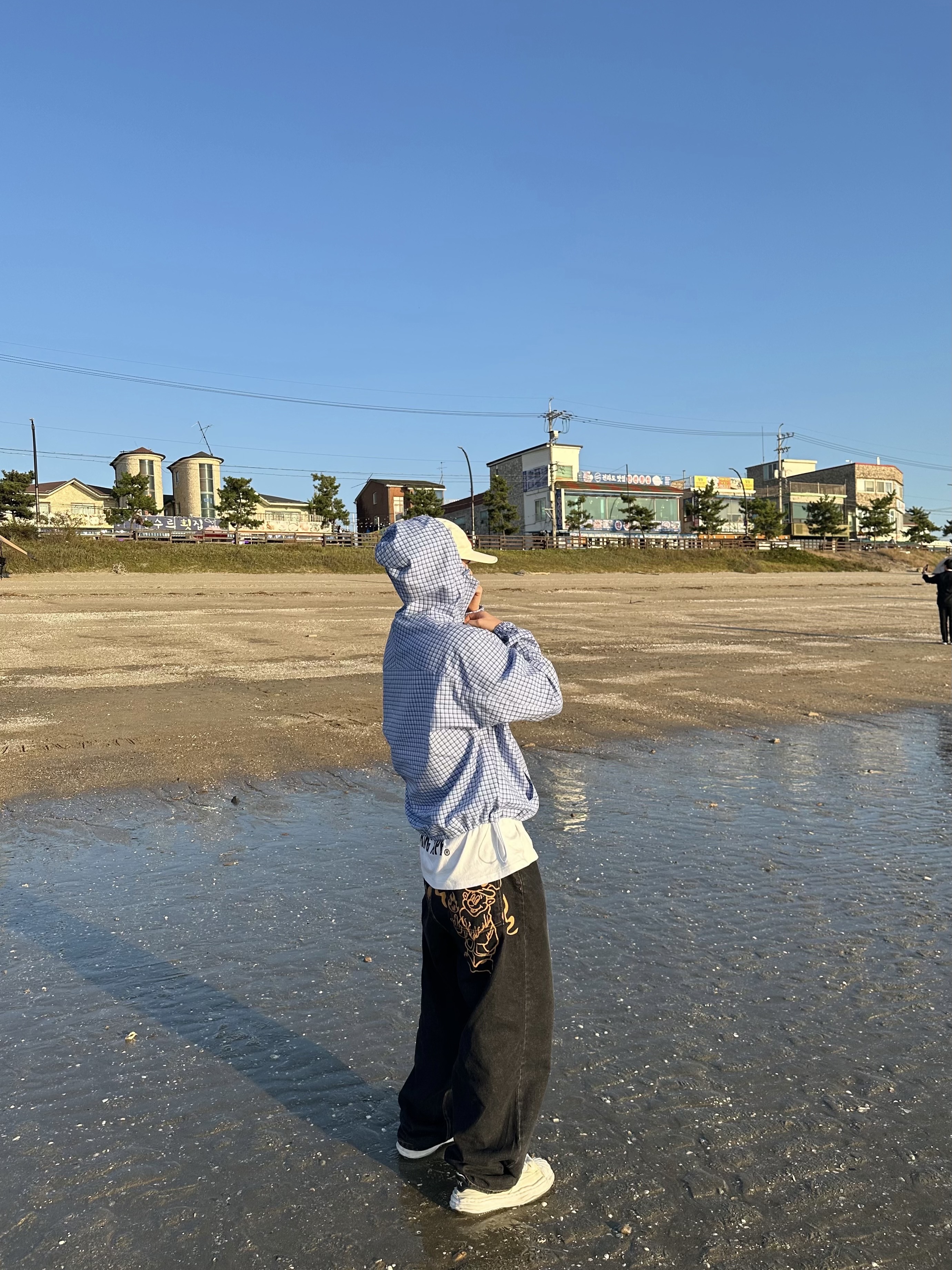 Maison Mihara Yasuhiro Blakey OG Sole Canvas Low-top Sneakers White, Supreme Washed Chino Twill Camp Cap Natural - 24SS 착용 스타일