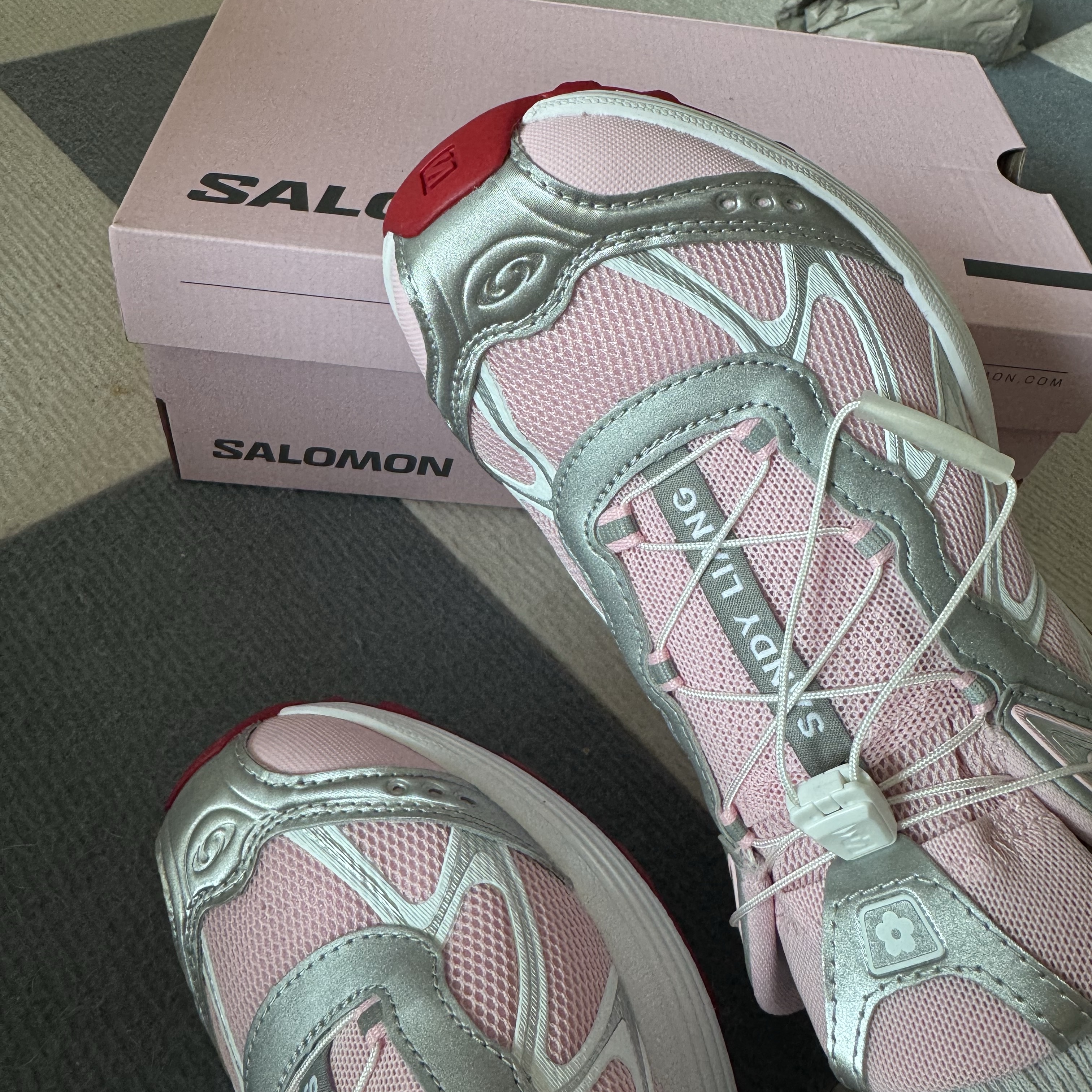 Salomon x Sandy Liang XT-Whisper Fairy Tale Silver 착용 스타일 - 2