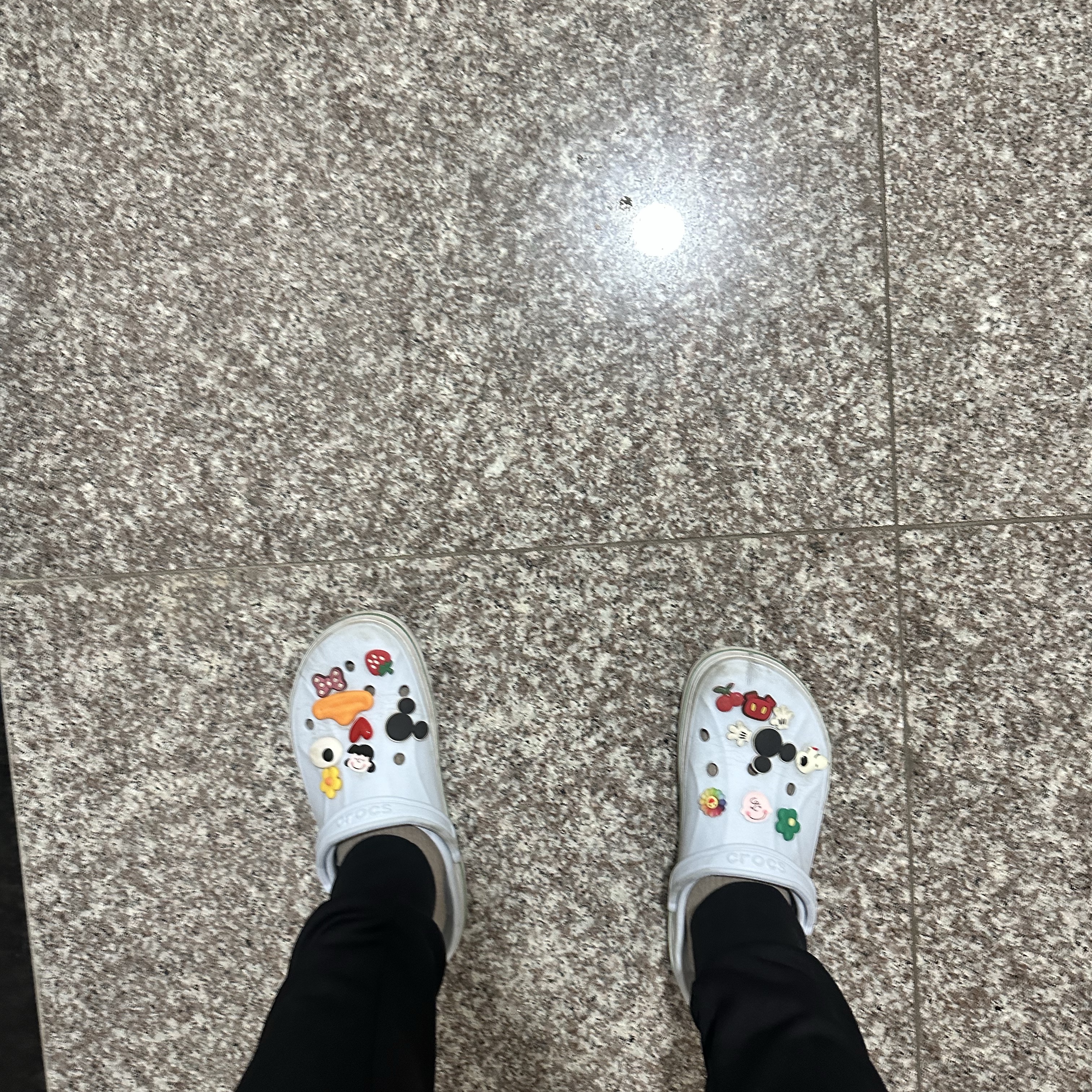 Crocs Bayaband Clog Mineral Blue Pistachio 착용 스타일