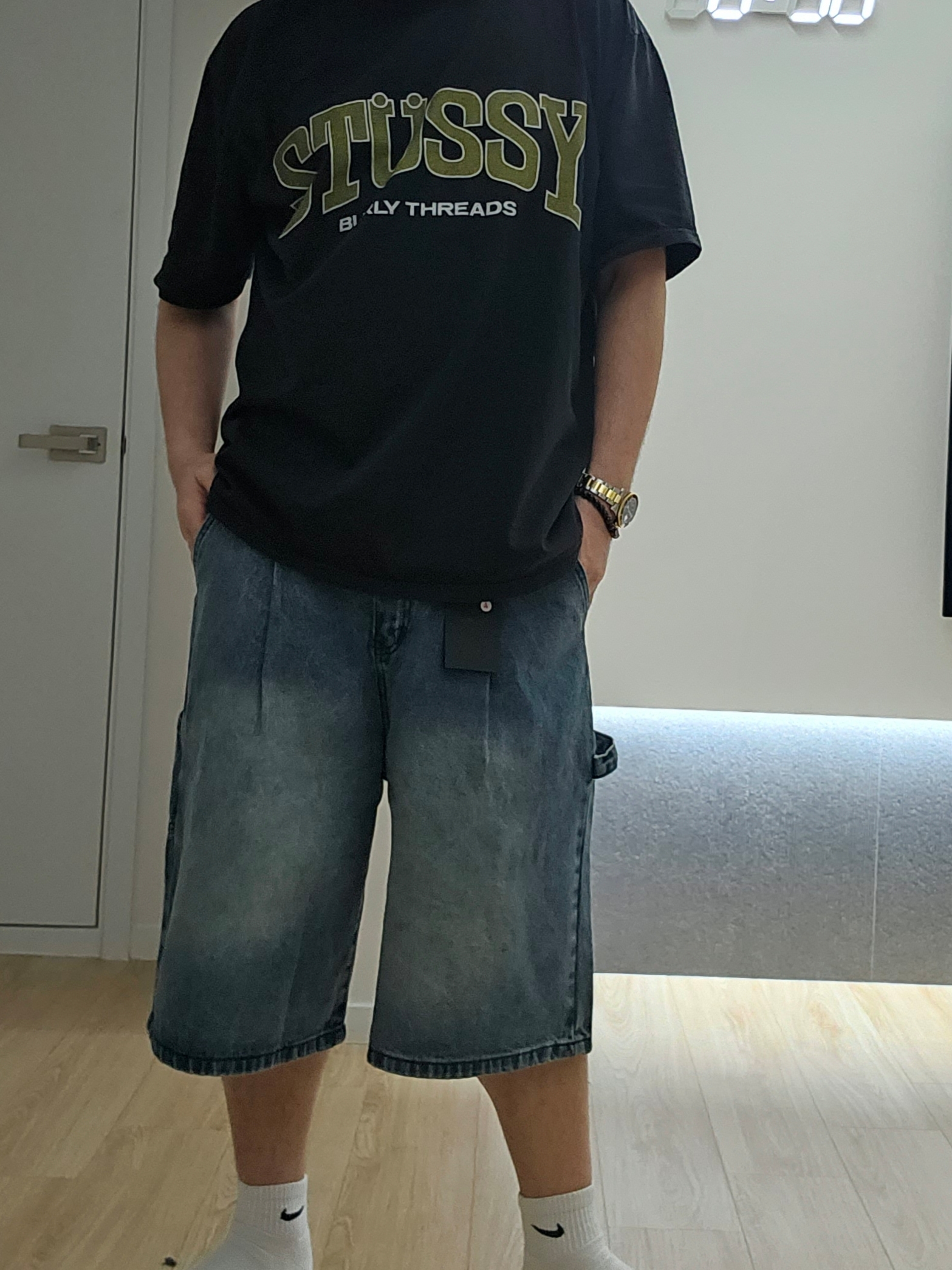 Stussy Burly Threads Pigment Dyed T-Shirt Black 착용 스타일 - 2