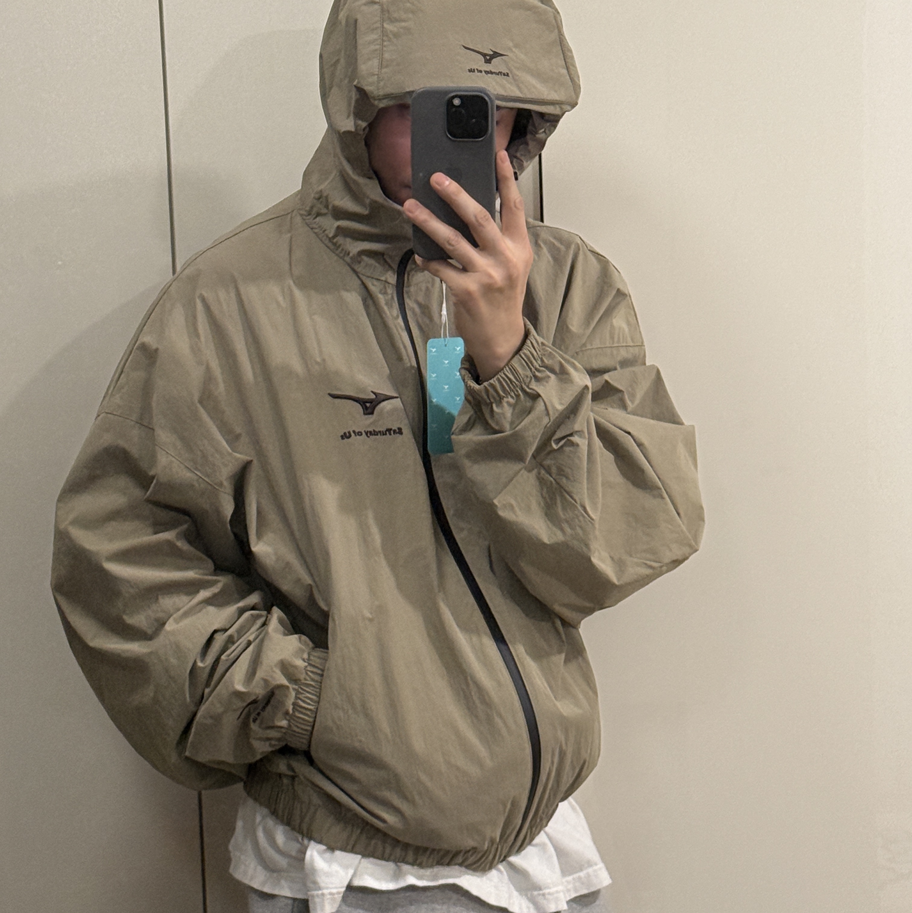 STU X MIZUNO Wind Breaker Beige 착용 스타일 - 2