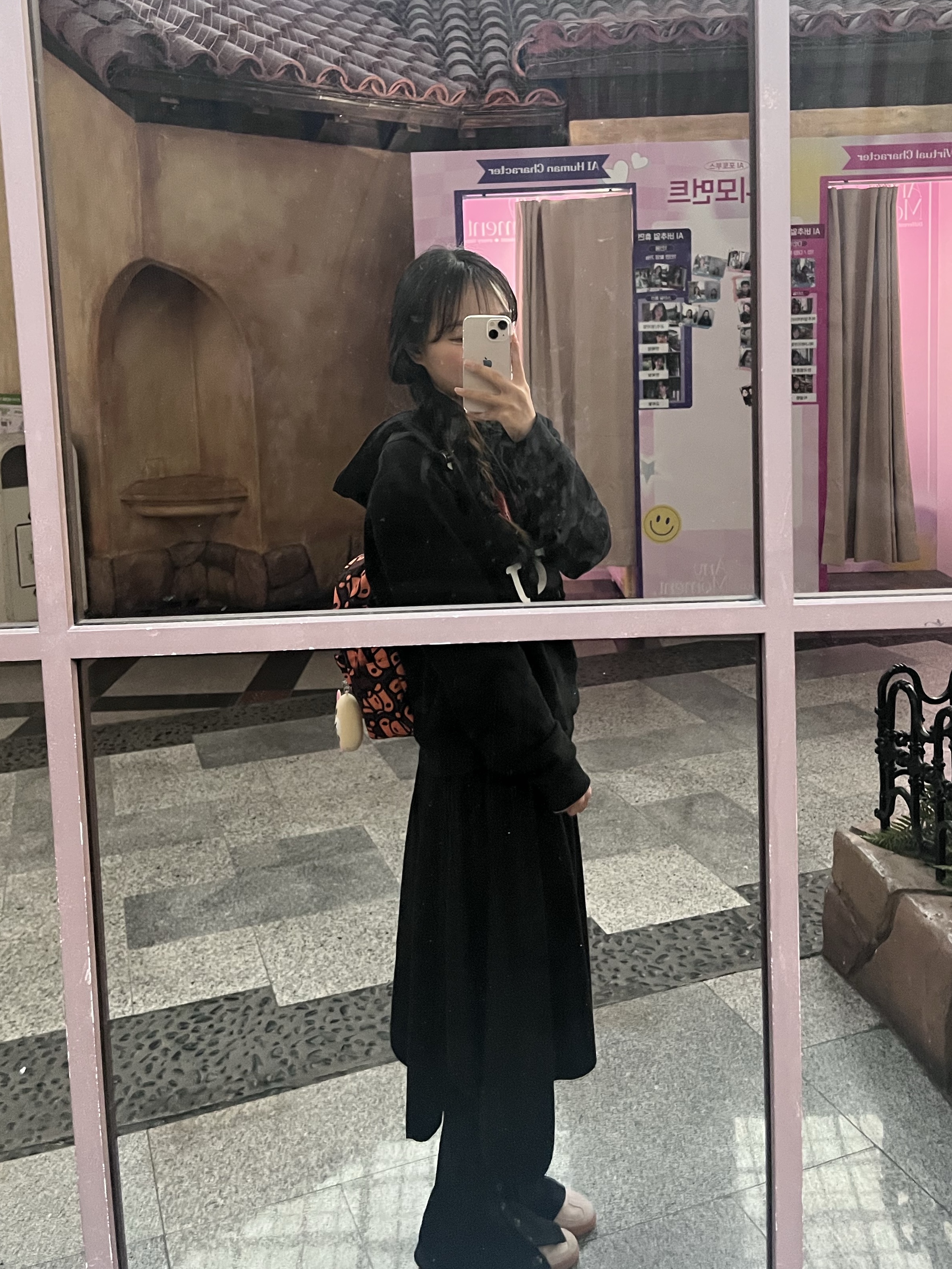 베이프 베이비 마일로 앤 프렌즈 카모 스몰 백팩 브라운, (W) 아디다스 스페지알 핸드볼 클리어 핑크 착용 스타일 - 1